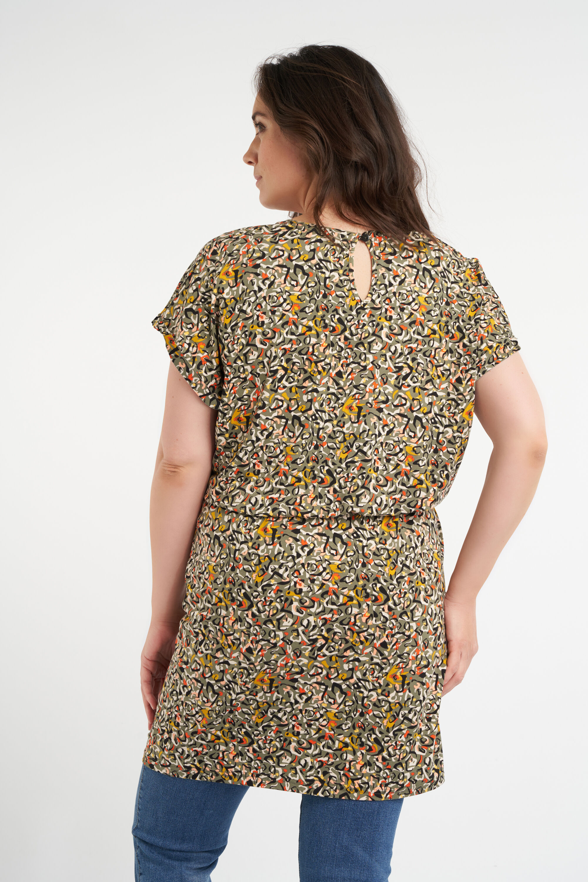 Tunique d&eacute;cor&eacute;e en dentelle image number 3