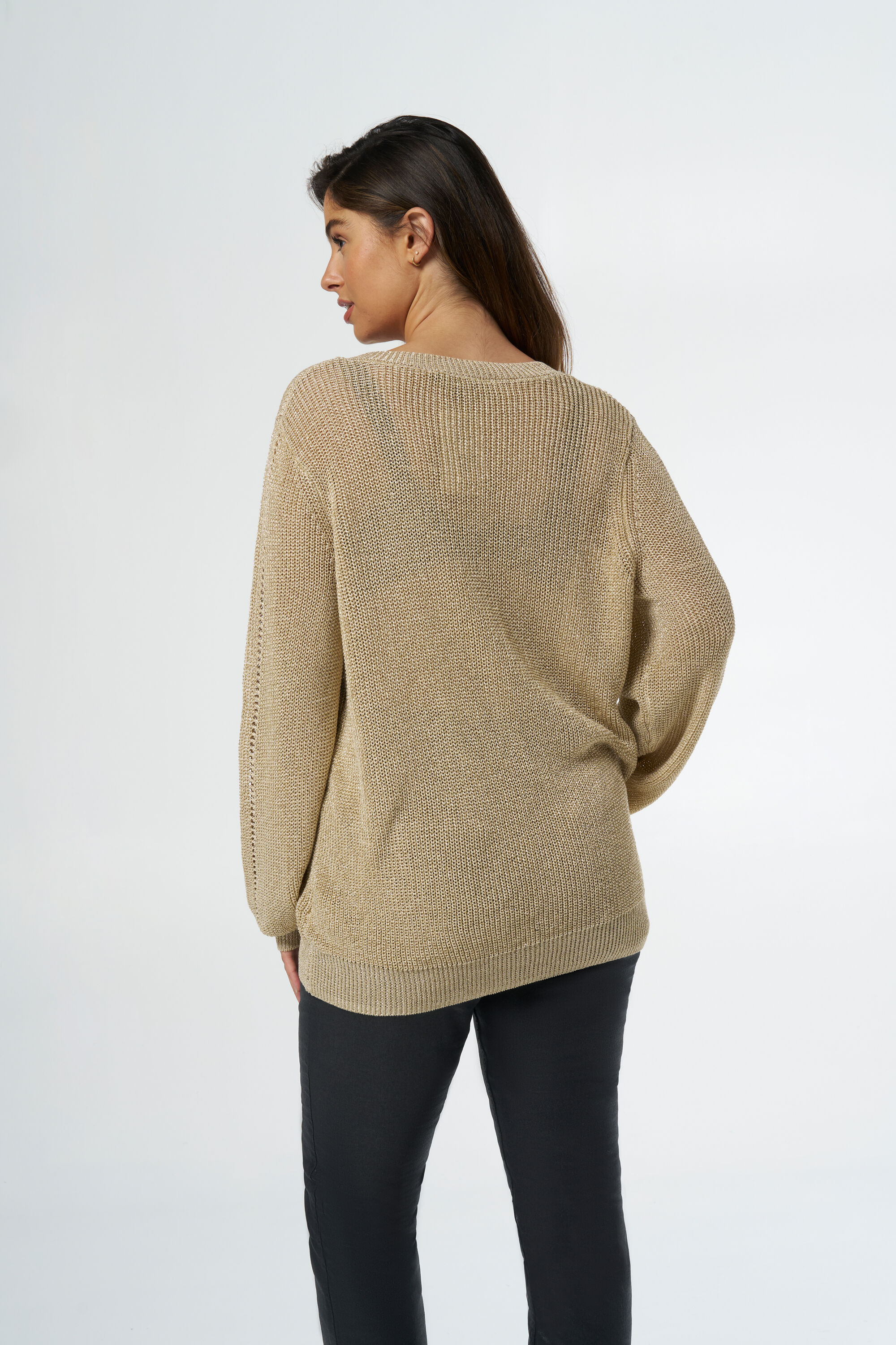 Pull en maille avec d&eacute;tails m&eacute;tallis&eacute;s image number 3