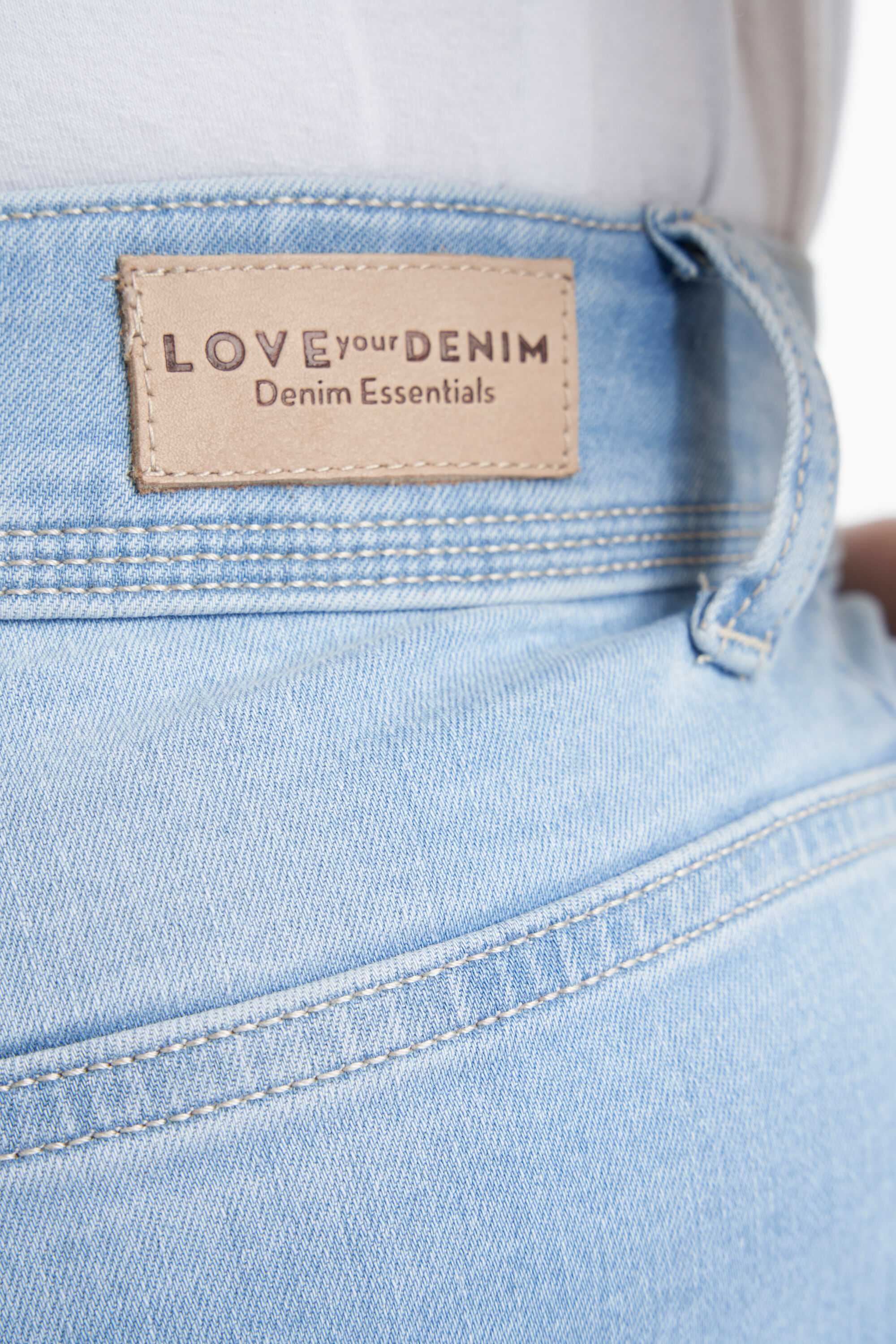 Jean moulant taille haute CHERRY image number 5