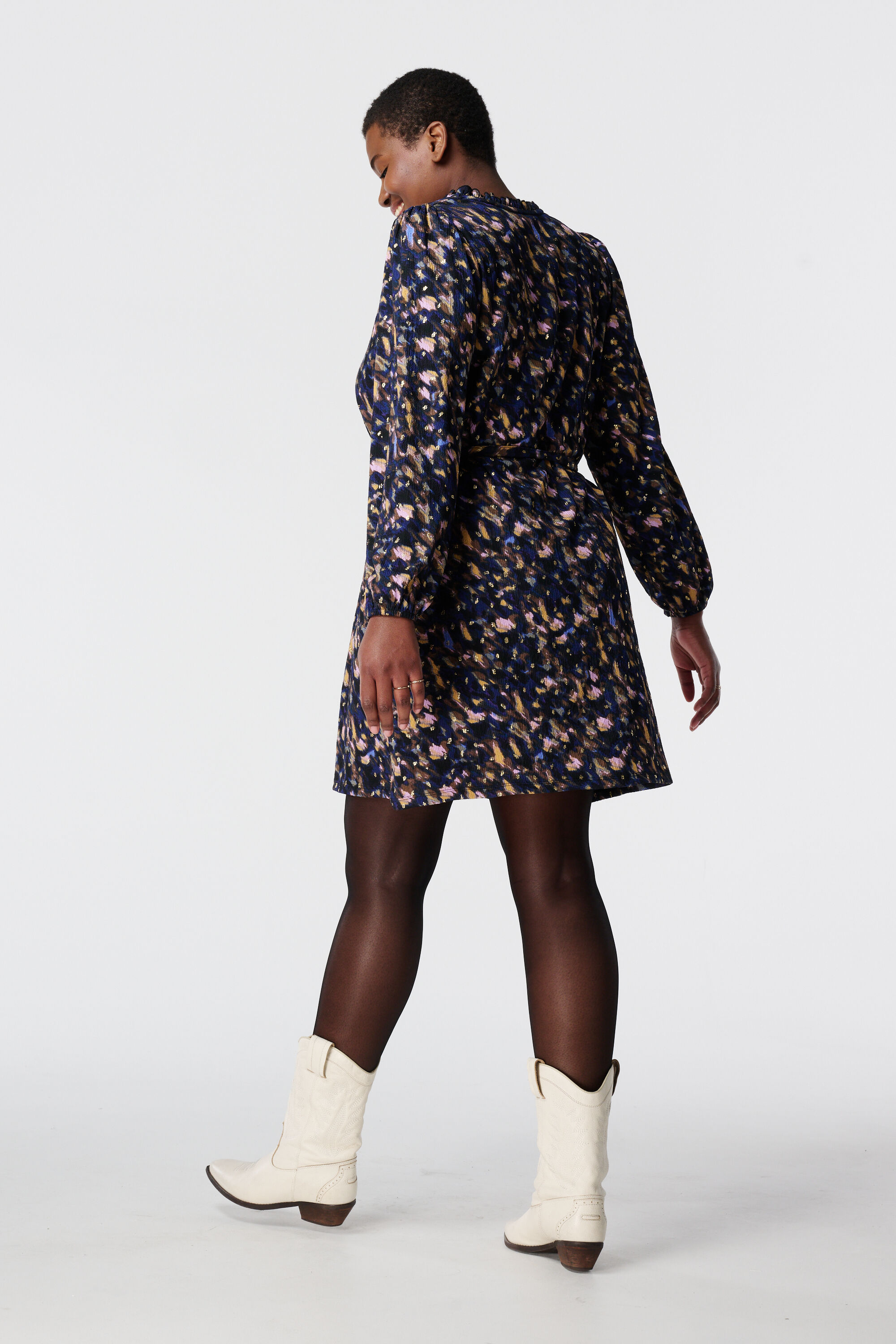 Robe aux d&eacute;tails dor&eacute;s image number 3