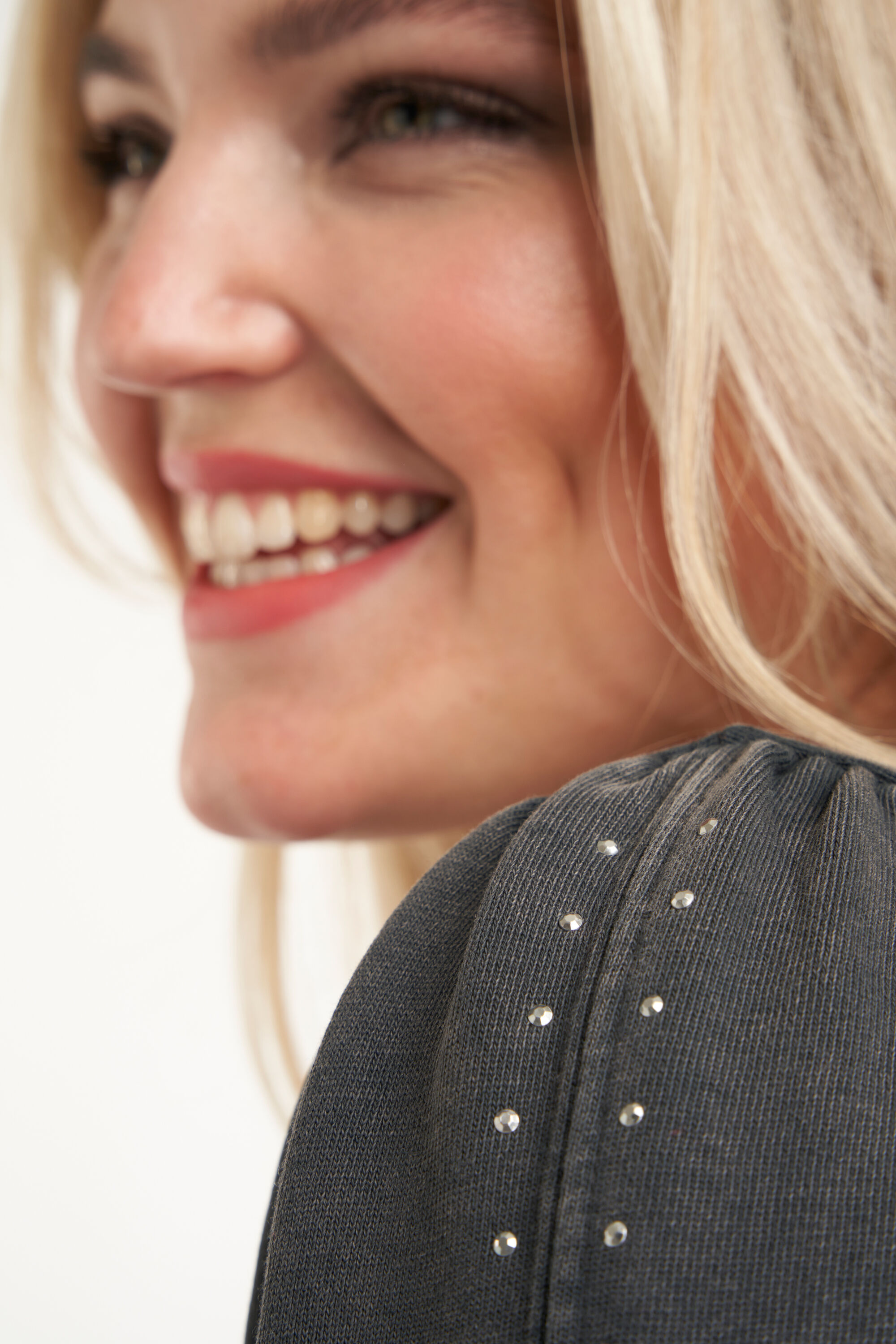 Robe pull  image number 6
