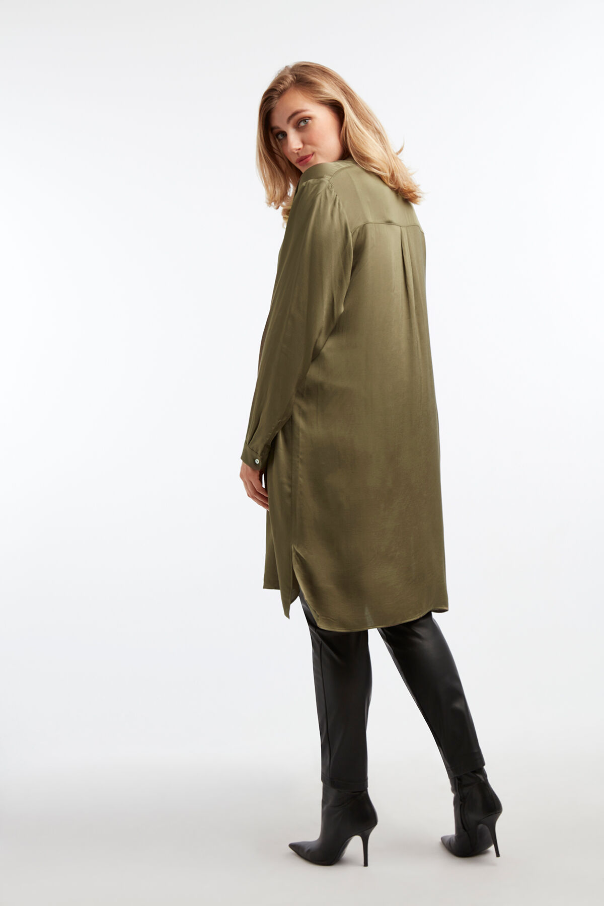 Chemisier en satin image number 4