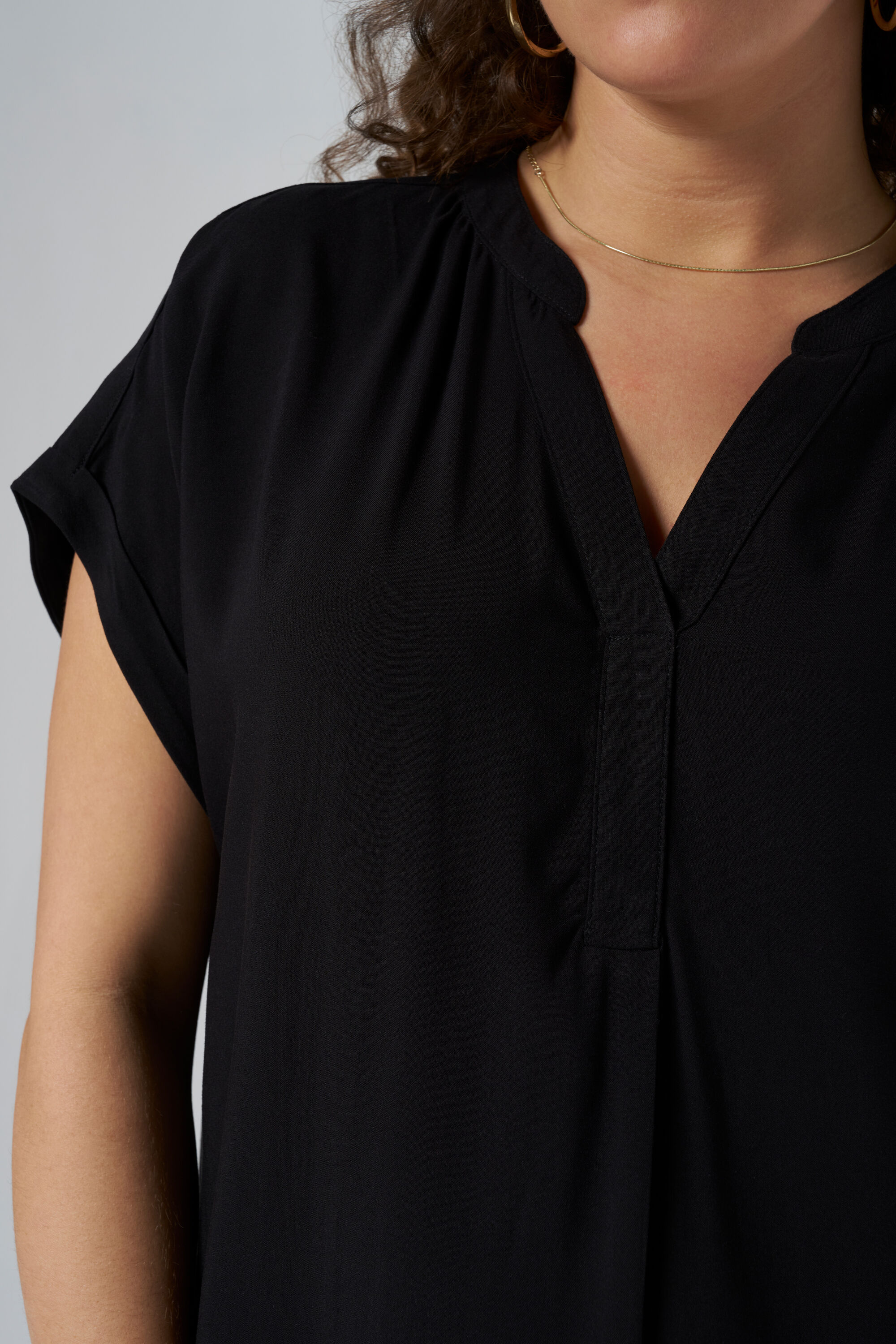 Robe ample avec col en V  image number 5