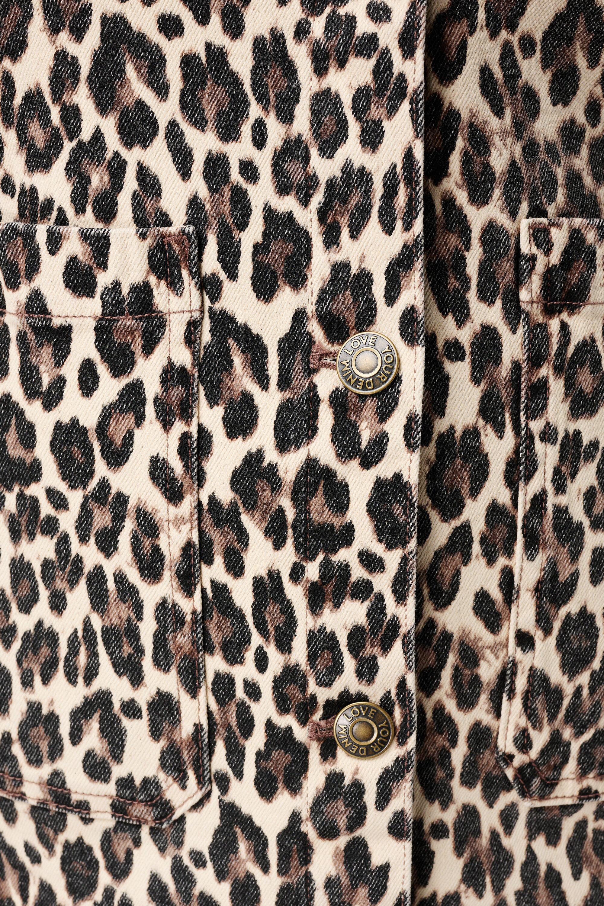 Veste en jean imprim&eacute; l&eacute;opard image number 6