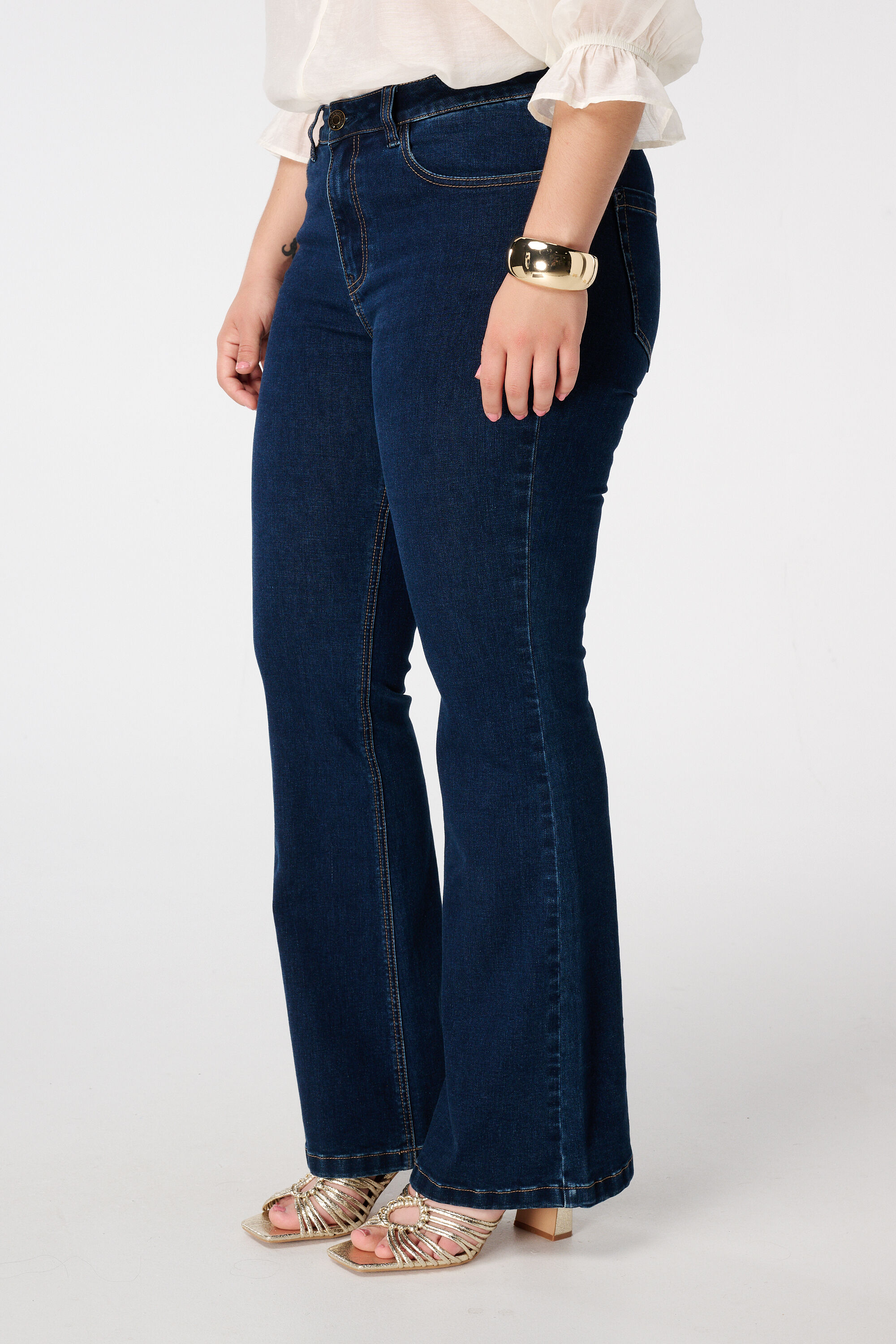 Jean &eacute;vas&eacute; JASMIN image number 5