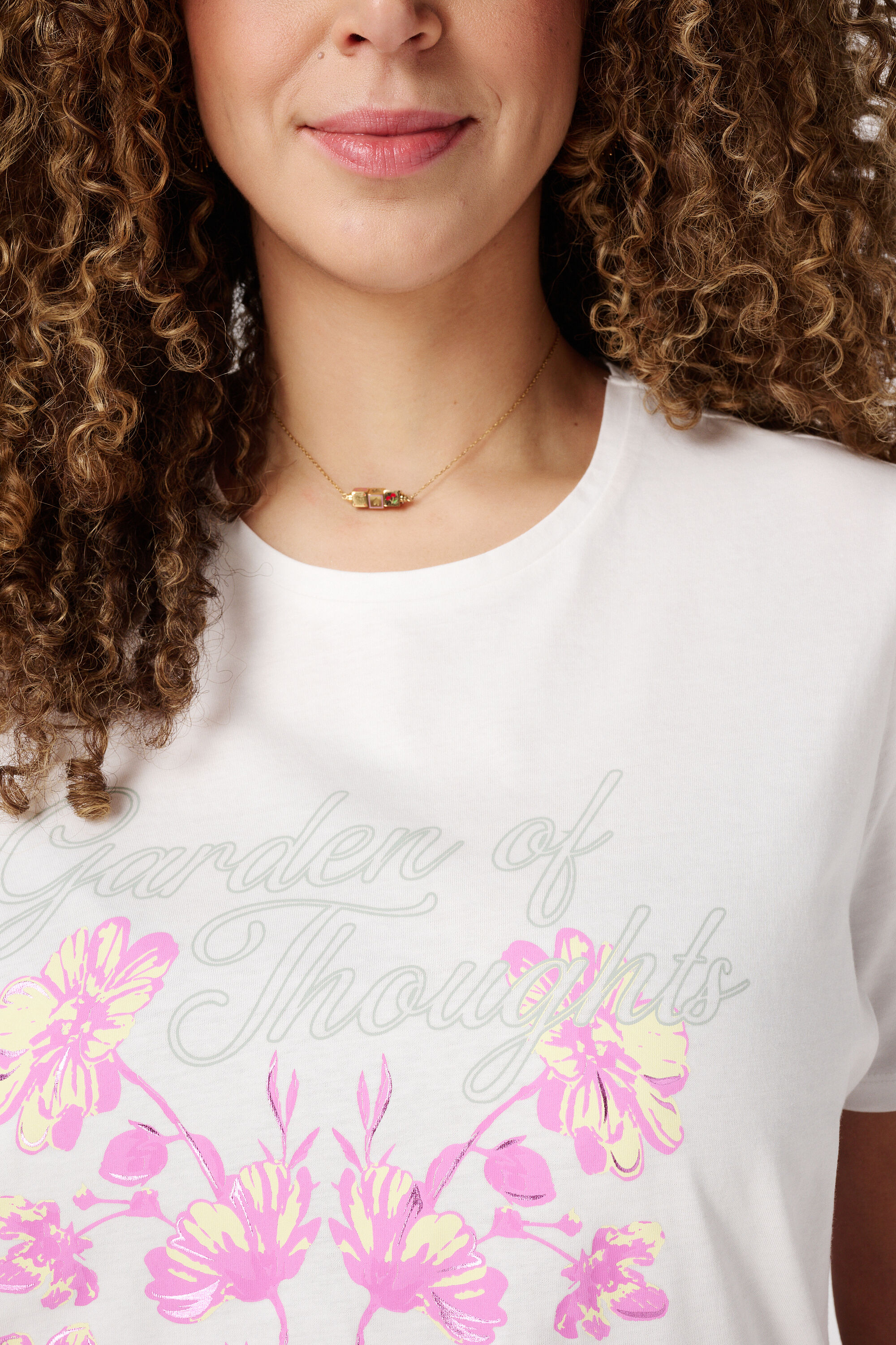 T-shirt avec imprim&eacute; floral image number 4