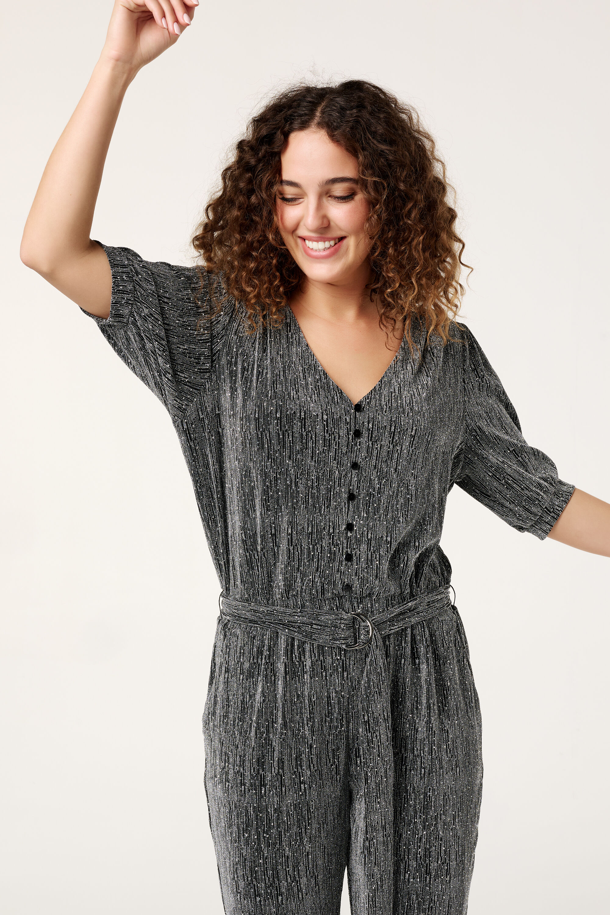 Combinaison avec d&eacute;tails brillants  image number 5