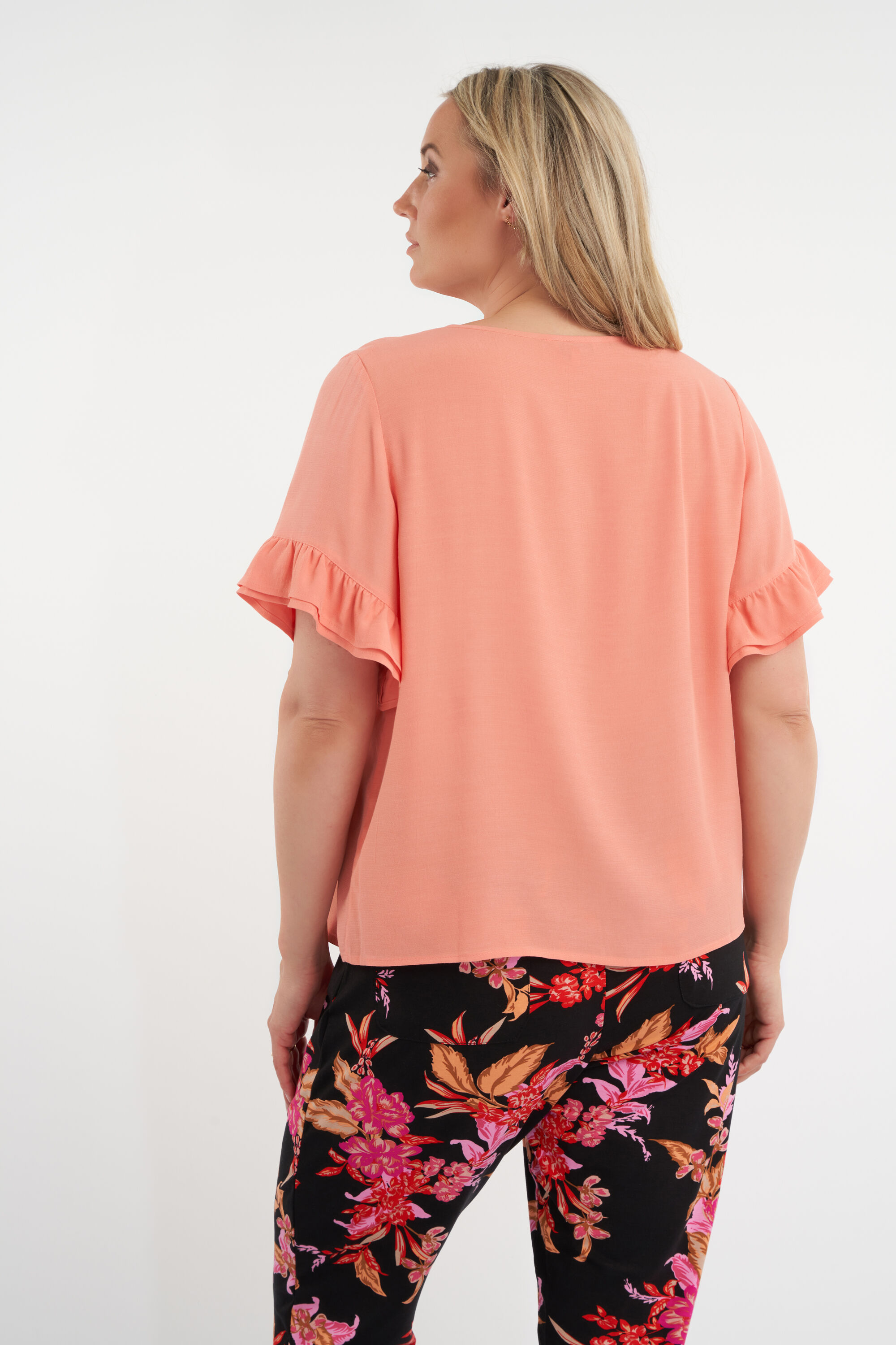 Haut avec manches &agrave; volants image number 4