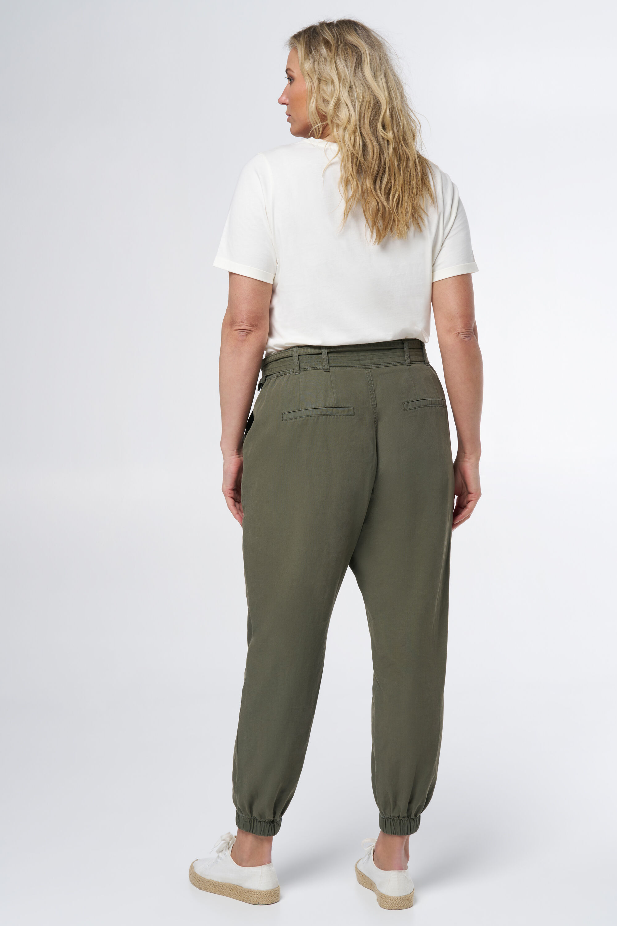 Pantalon avec ceinture image number 3