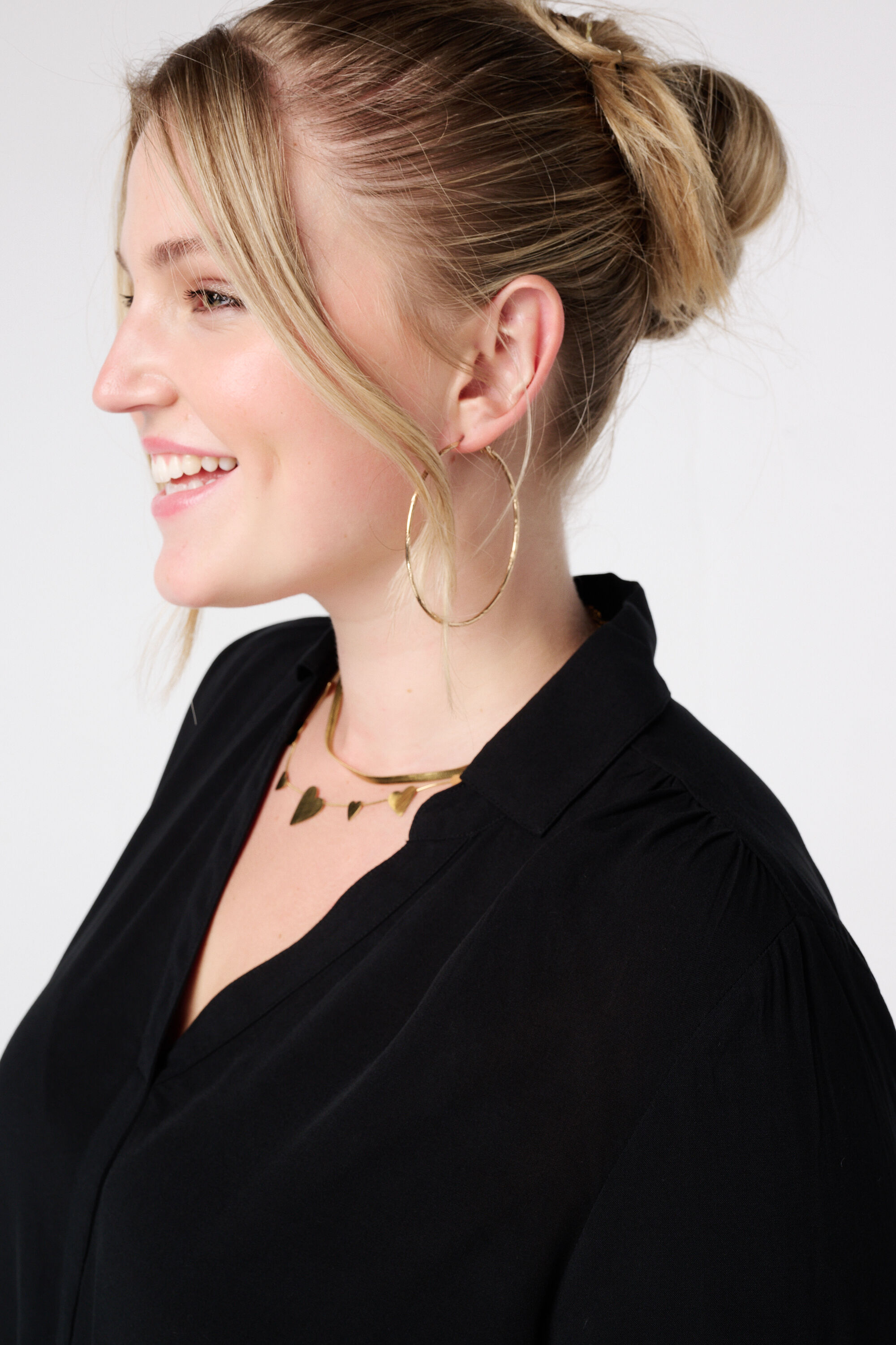 Blouse ample &agrave; col en V image number 4