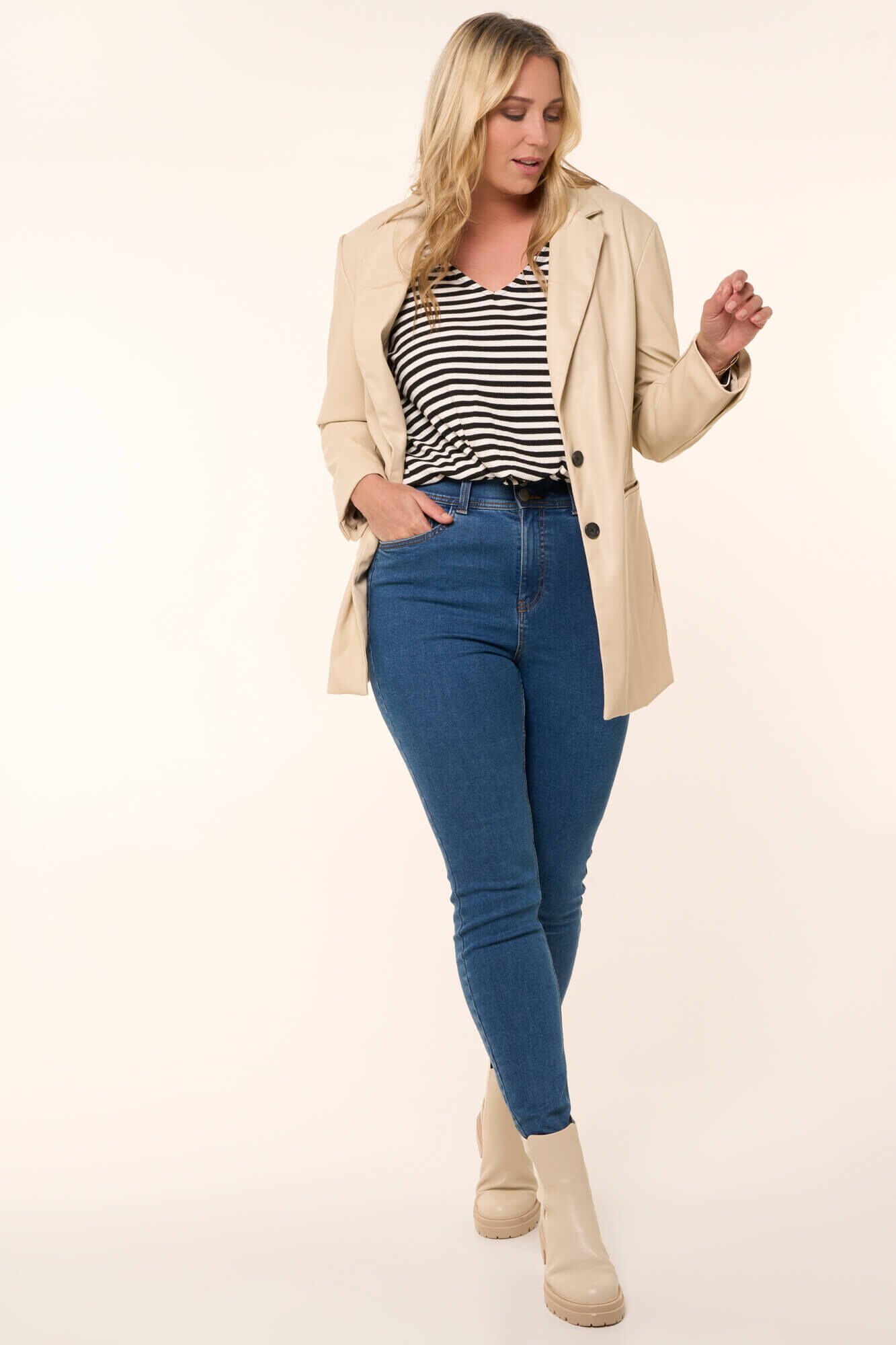 Jeans skinny moulant SCULPTS image number 7