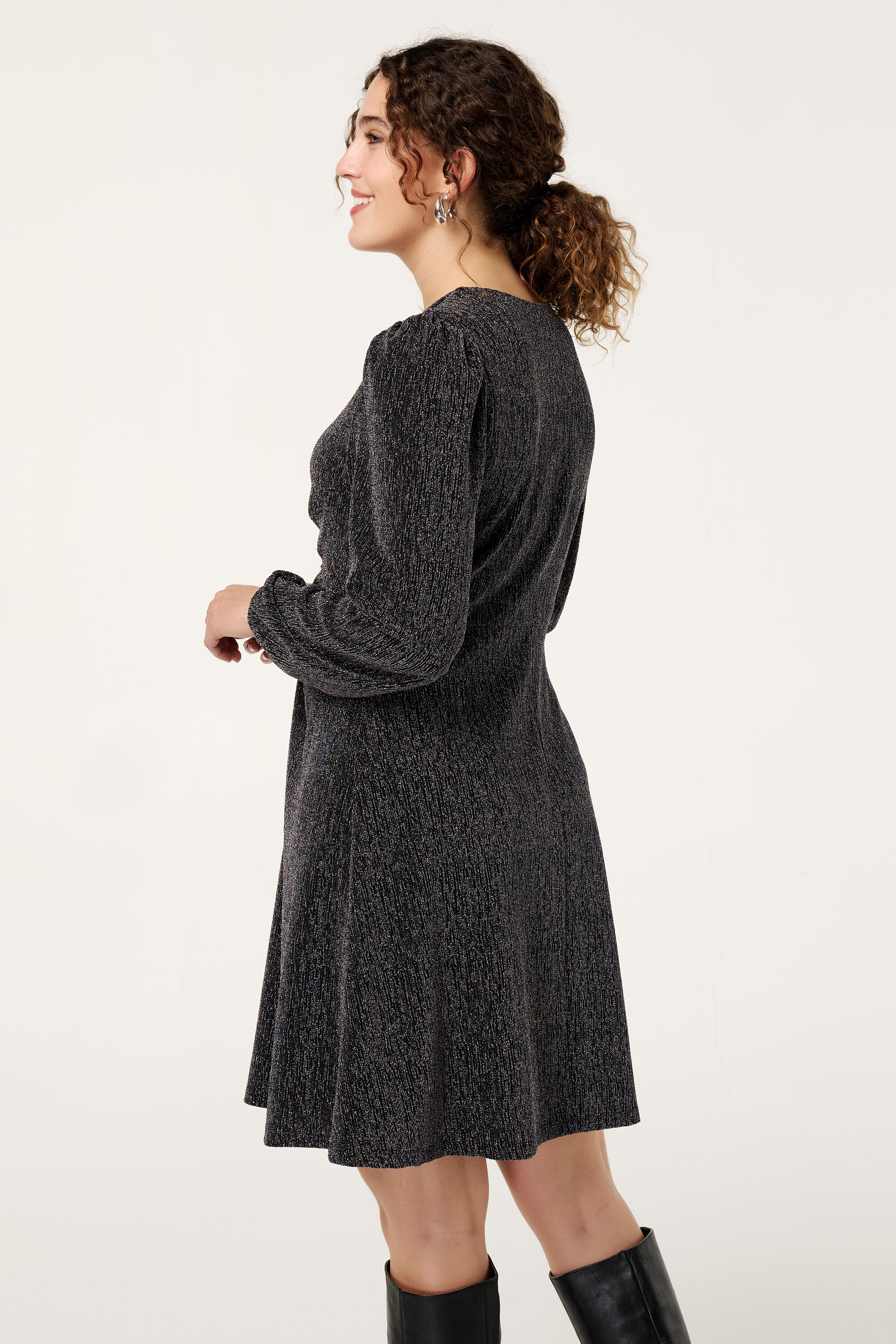 Robe avec n&oelig;ud fantaisie image number 3