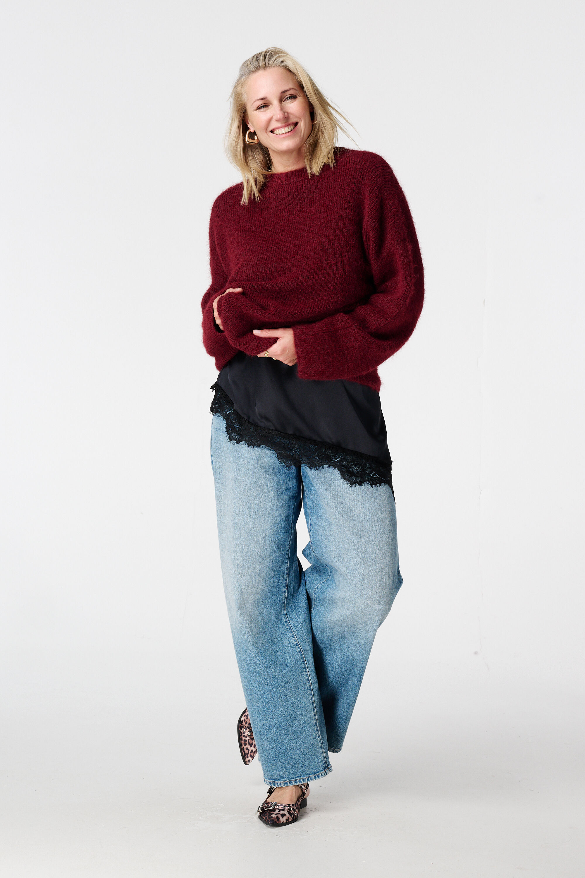 Top asym&eacute;trique en satin avec dentelle image number 5