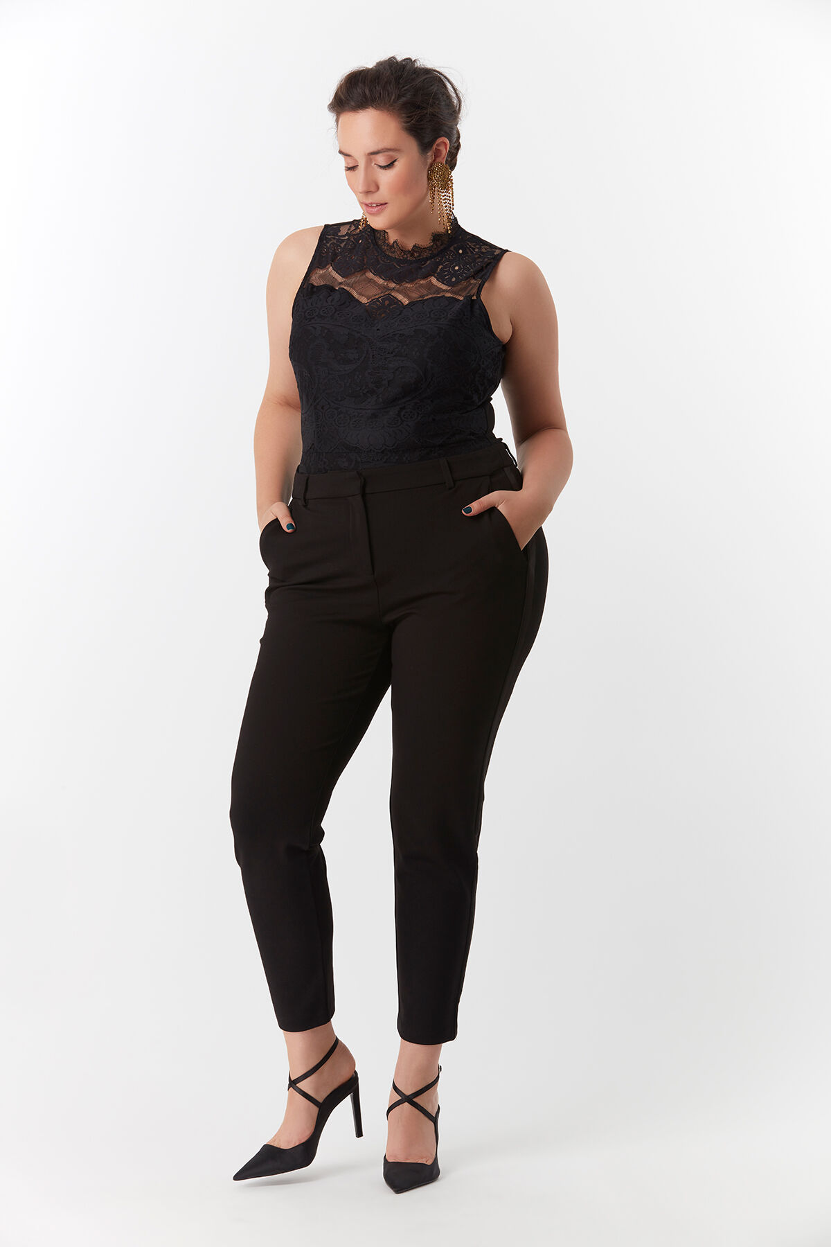 Pantalon avec bande en satin image number 4