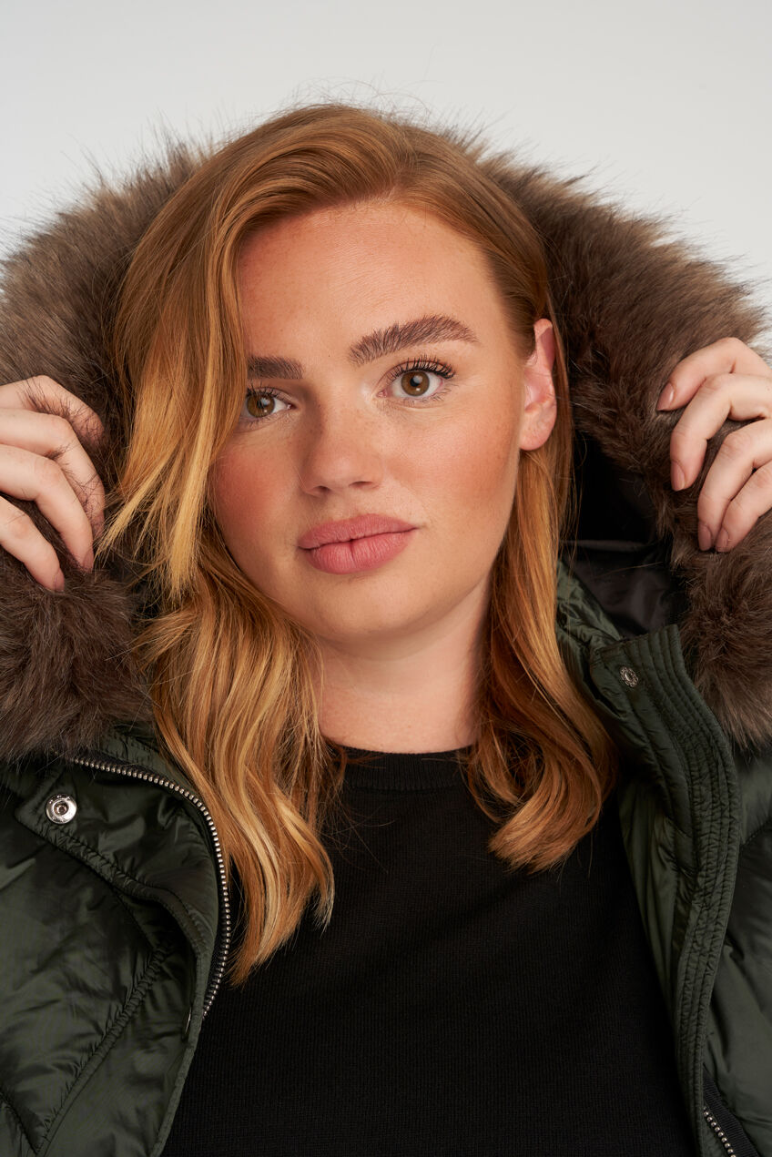 Veste matelass&eacute;e &agrave; capuche  image number 5