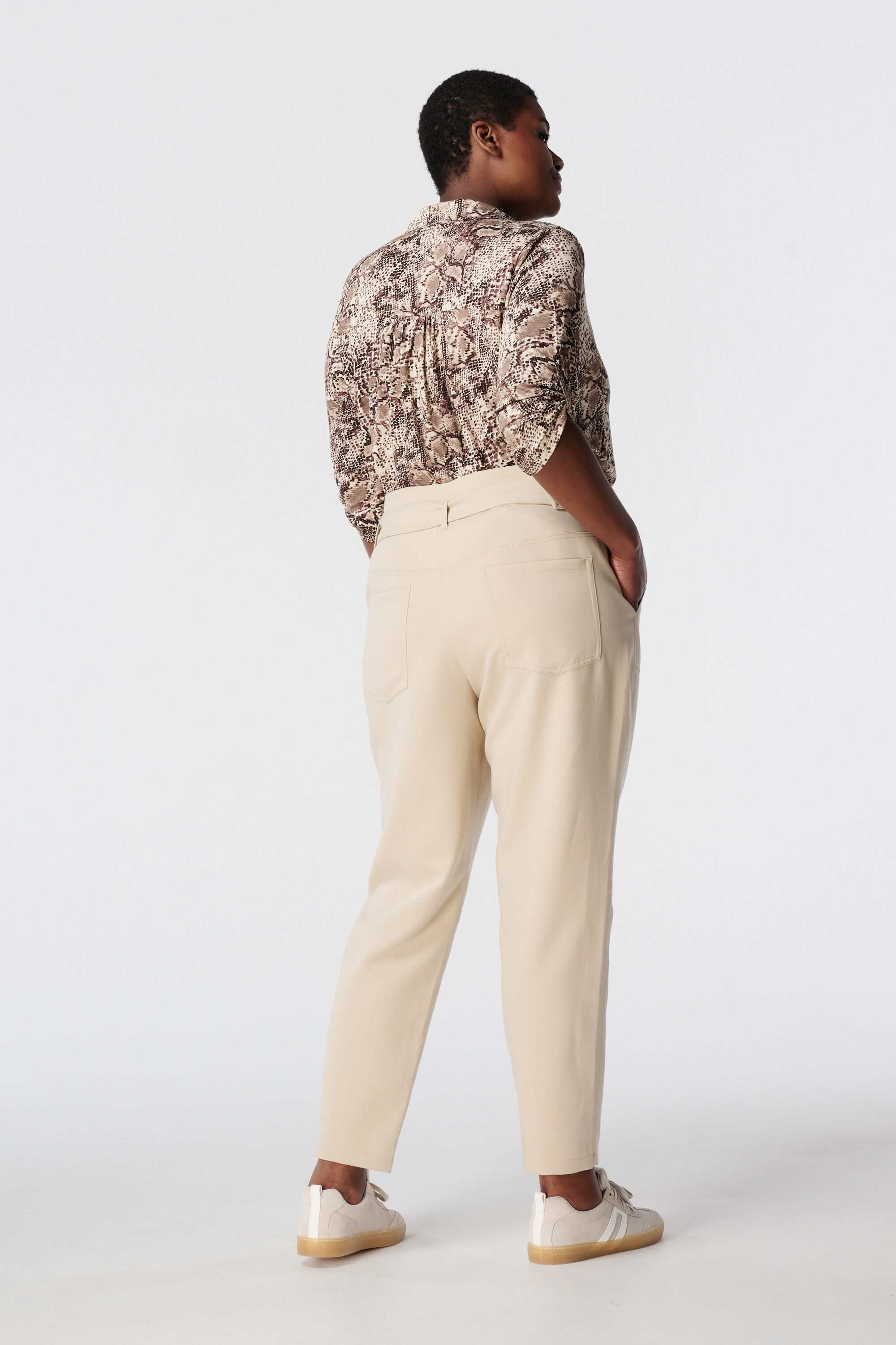 Pantalon paperbag avec ceinture image number 3