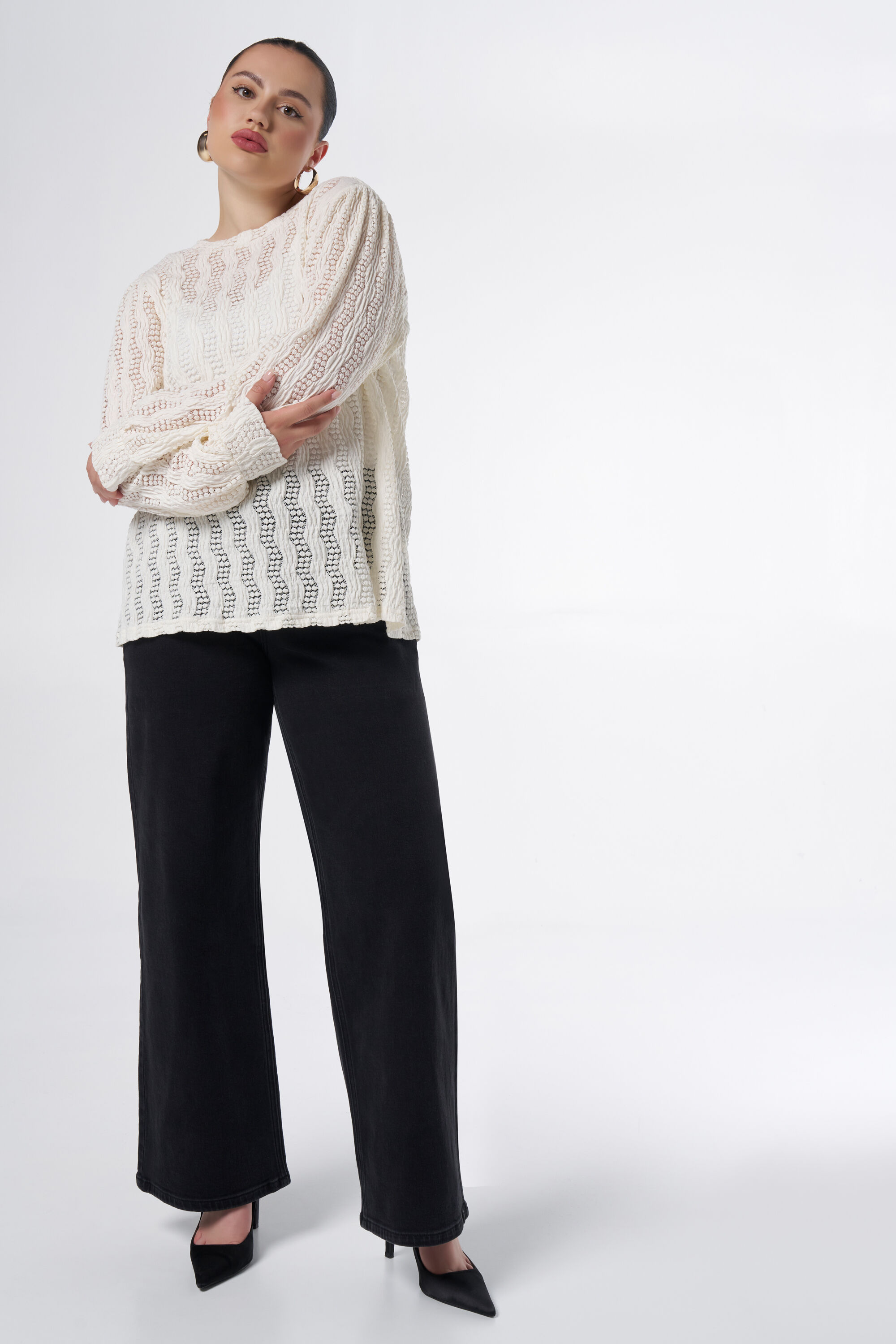 Haut avec broderie ajour&eacute;e image number 5