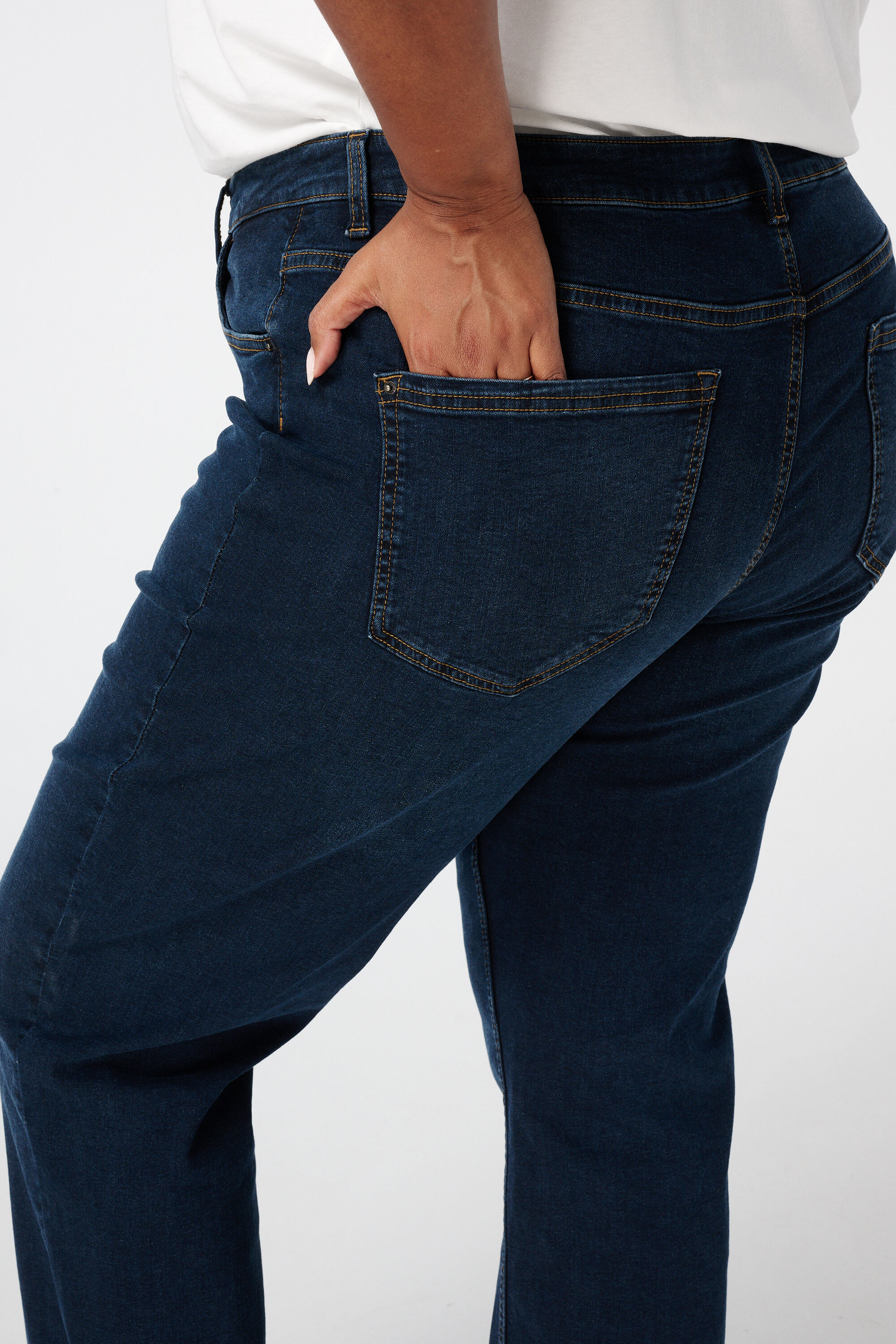 Jean &agrave; jambes droites LILY image number 4