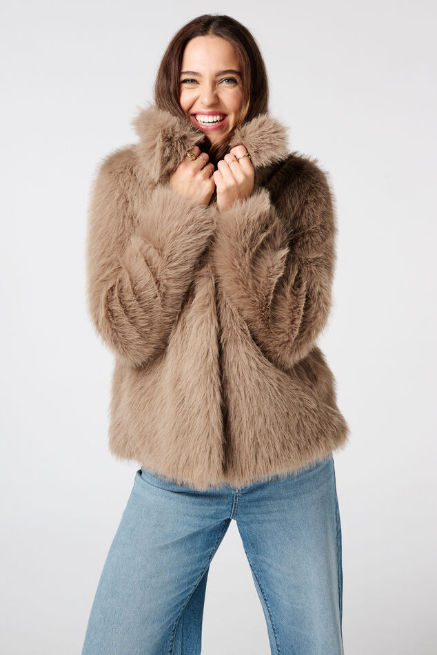 Veste en fausse fourrure image number 0