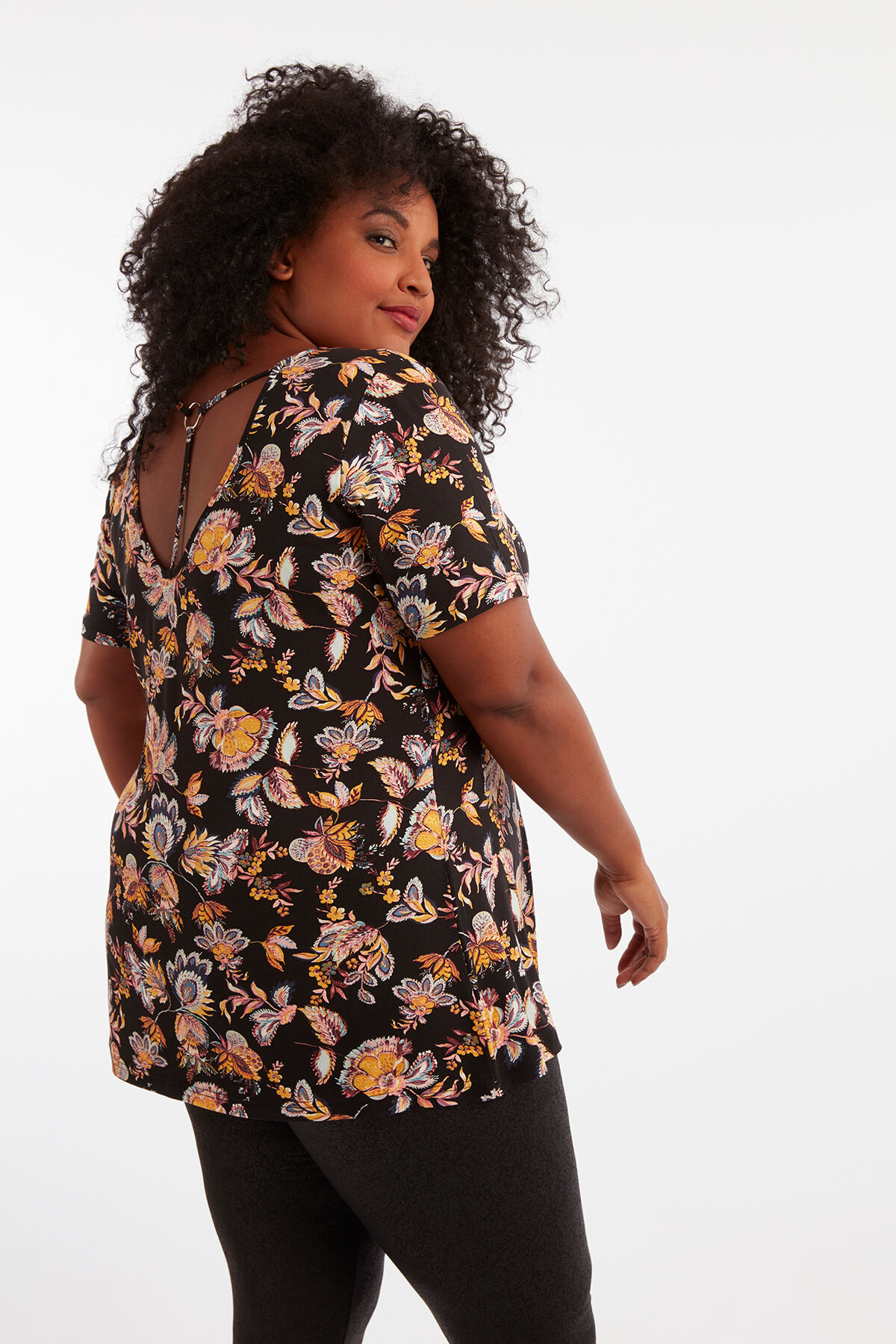 Haut avec d&eacute;tails dans le dos image number 3