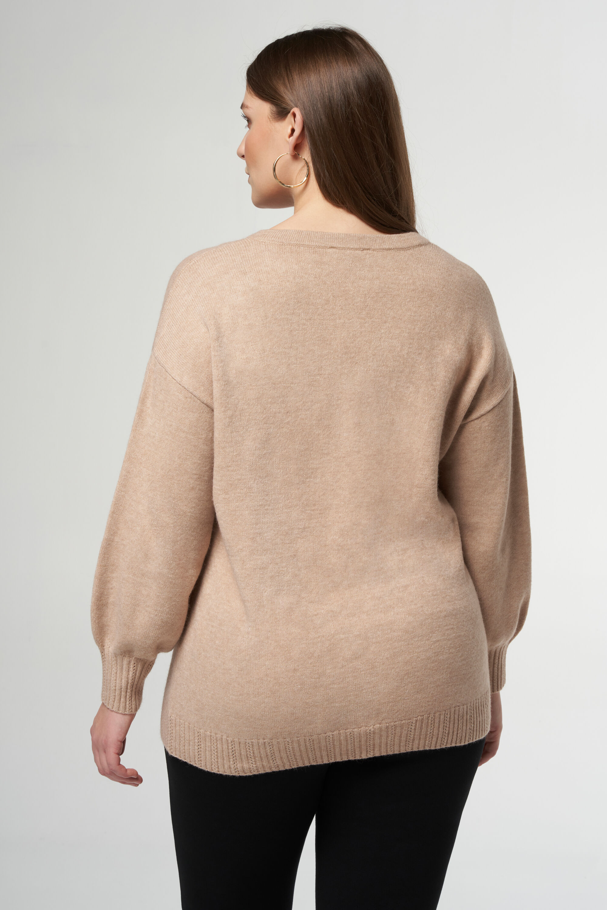 Pull &agrave; col en V en maille fine image number 3