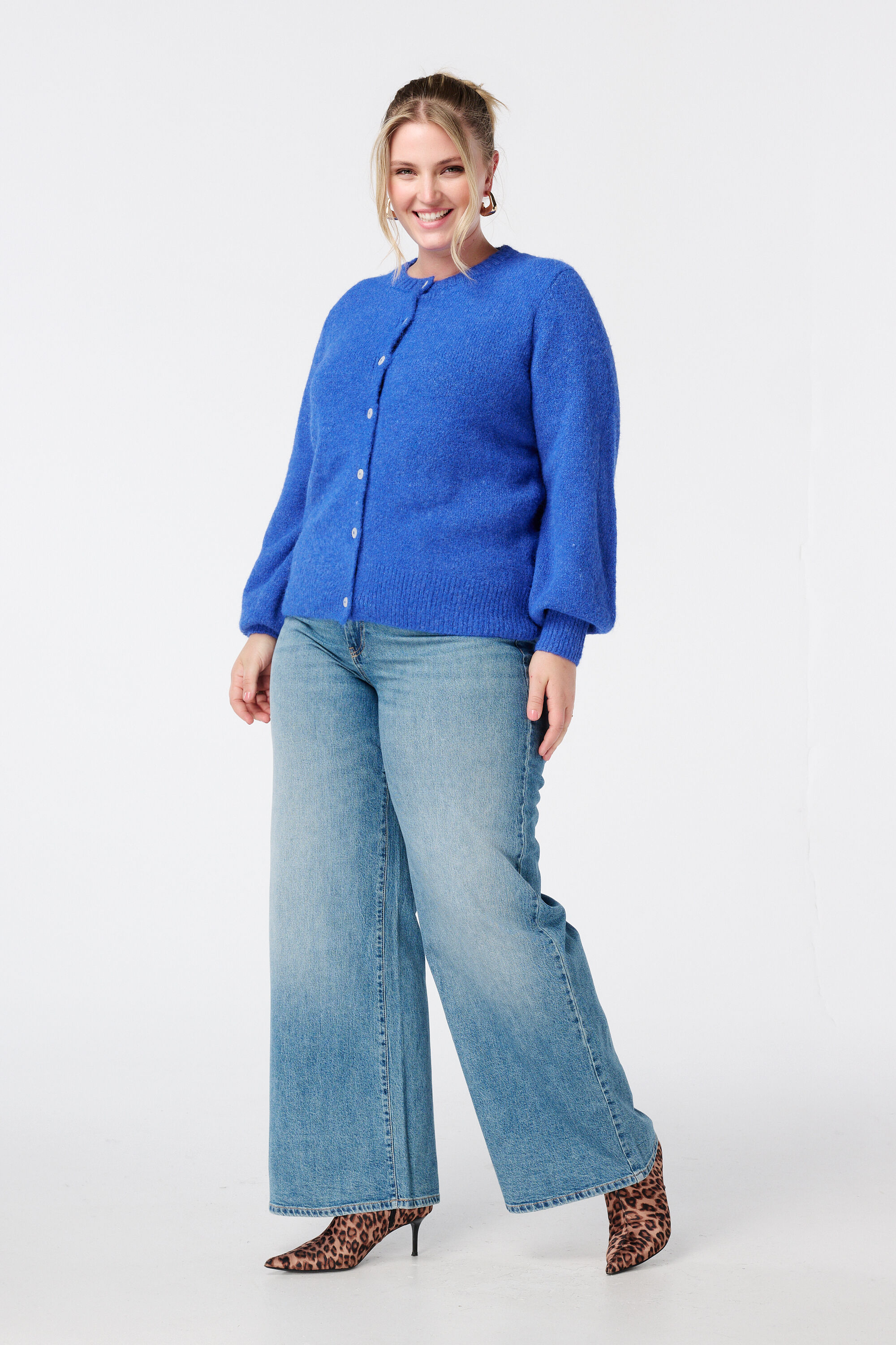 Cardigan en maille fine avec fermeture &agrave; boutons image number 5