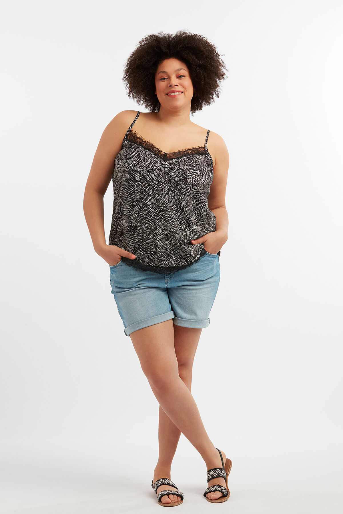 Chemisier sans manches avec un d&eacute;cor en dentelle image number 3