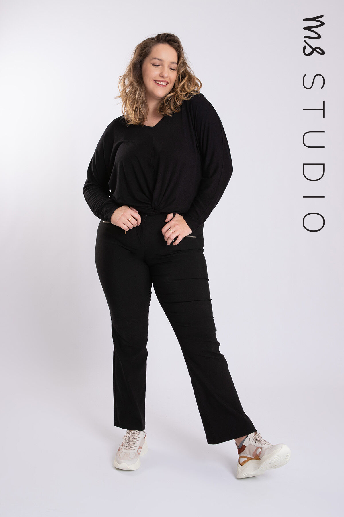 Pantalon aux fermetures d&eacute;coratives