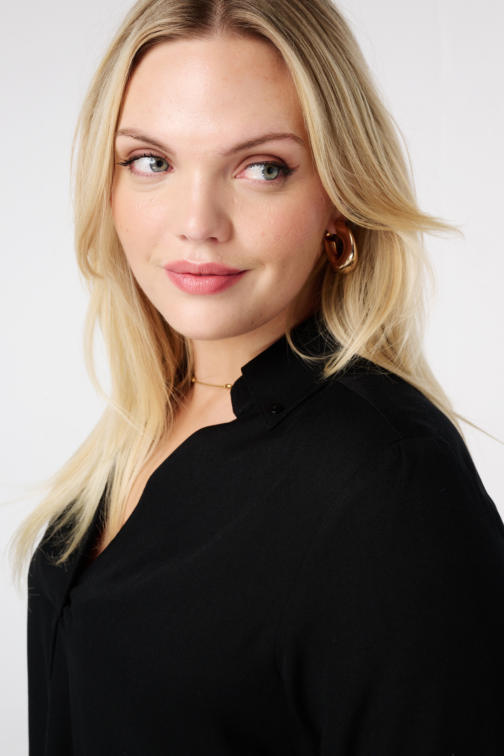 Chemisier &agrave; manches roul&eacute;es image number 4