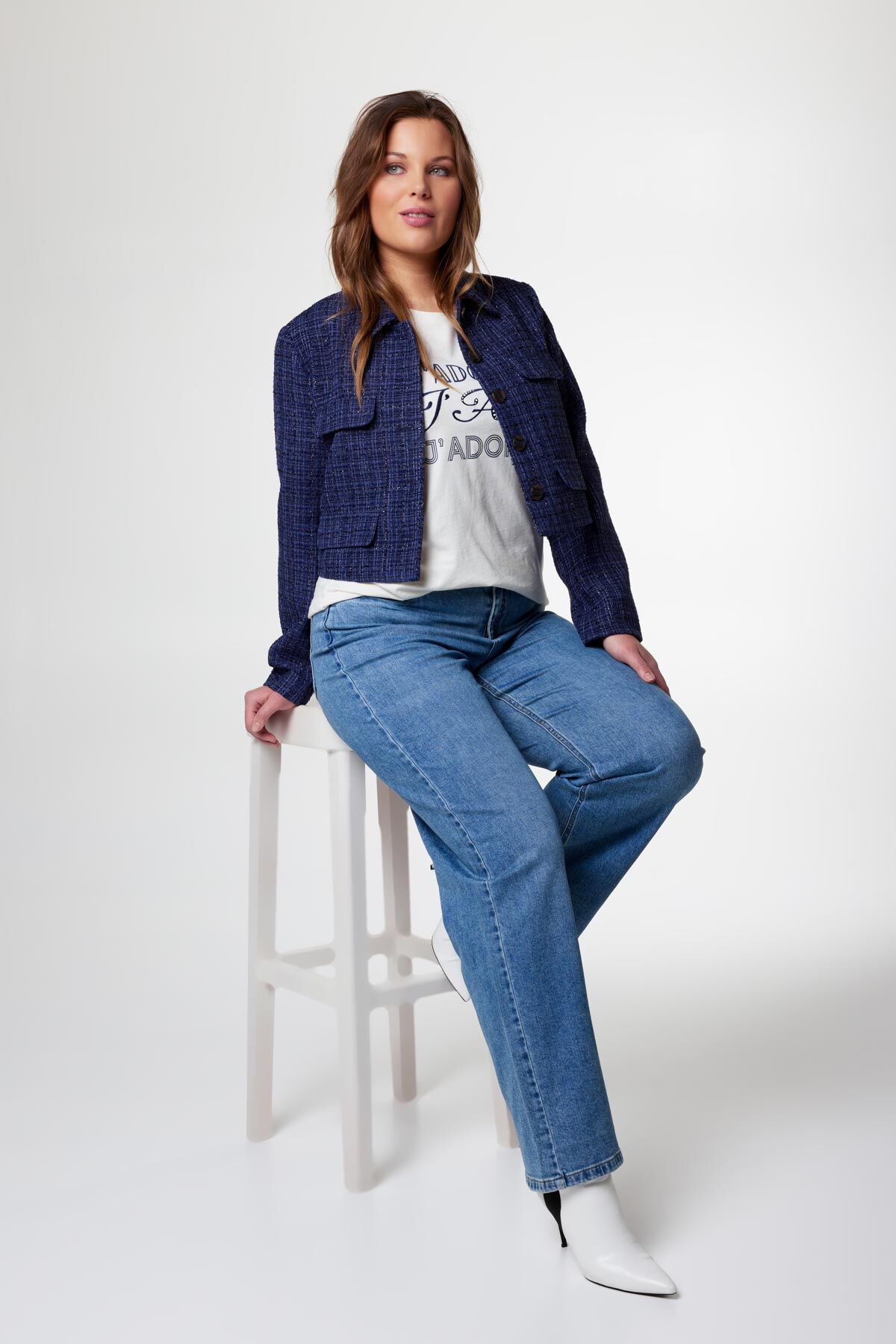 Blazer court avec paillettes image number 5