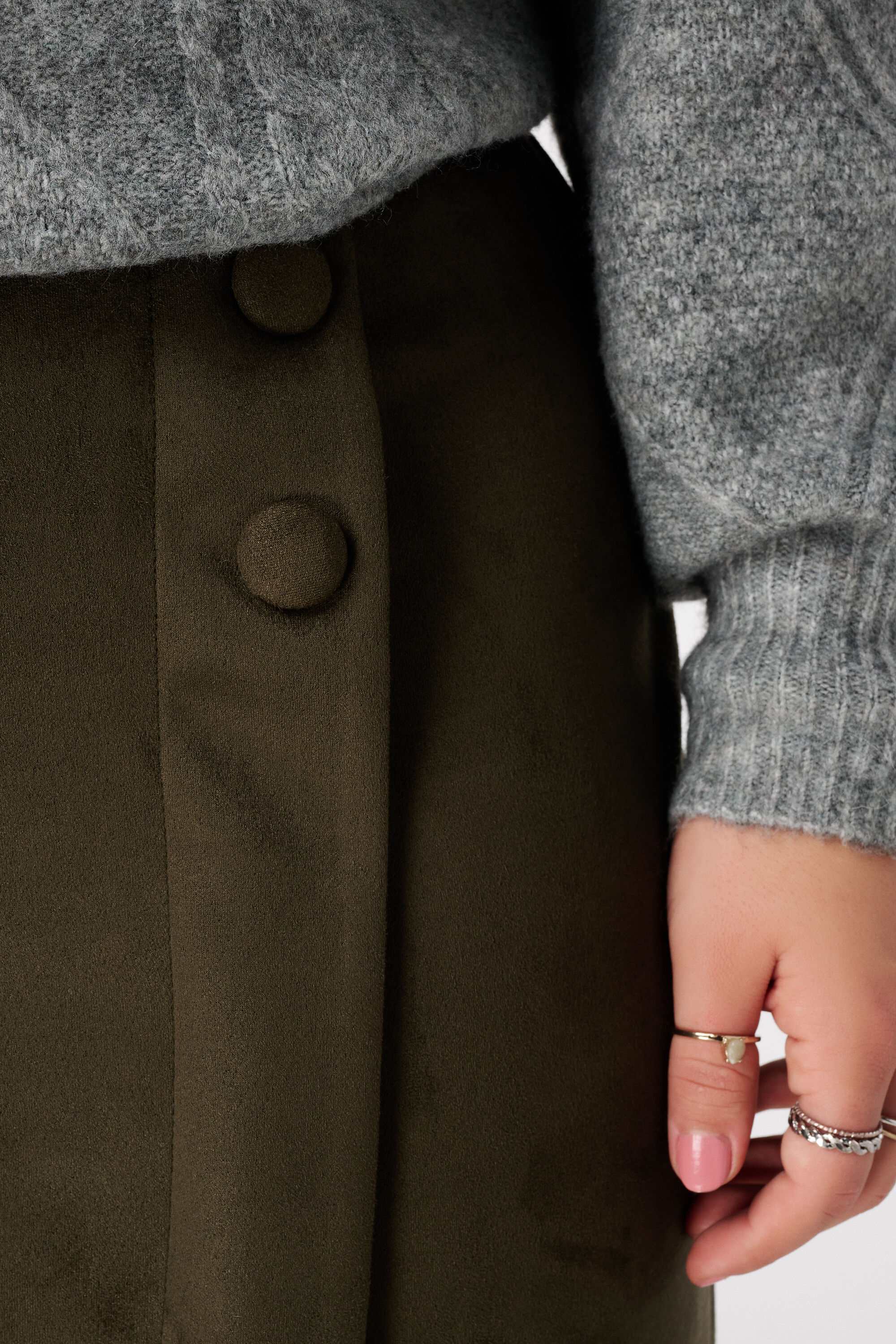 Jupe effet su&eacute;dine avec d&eacute;tail boutons image number 4