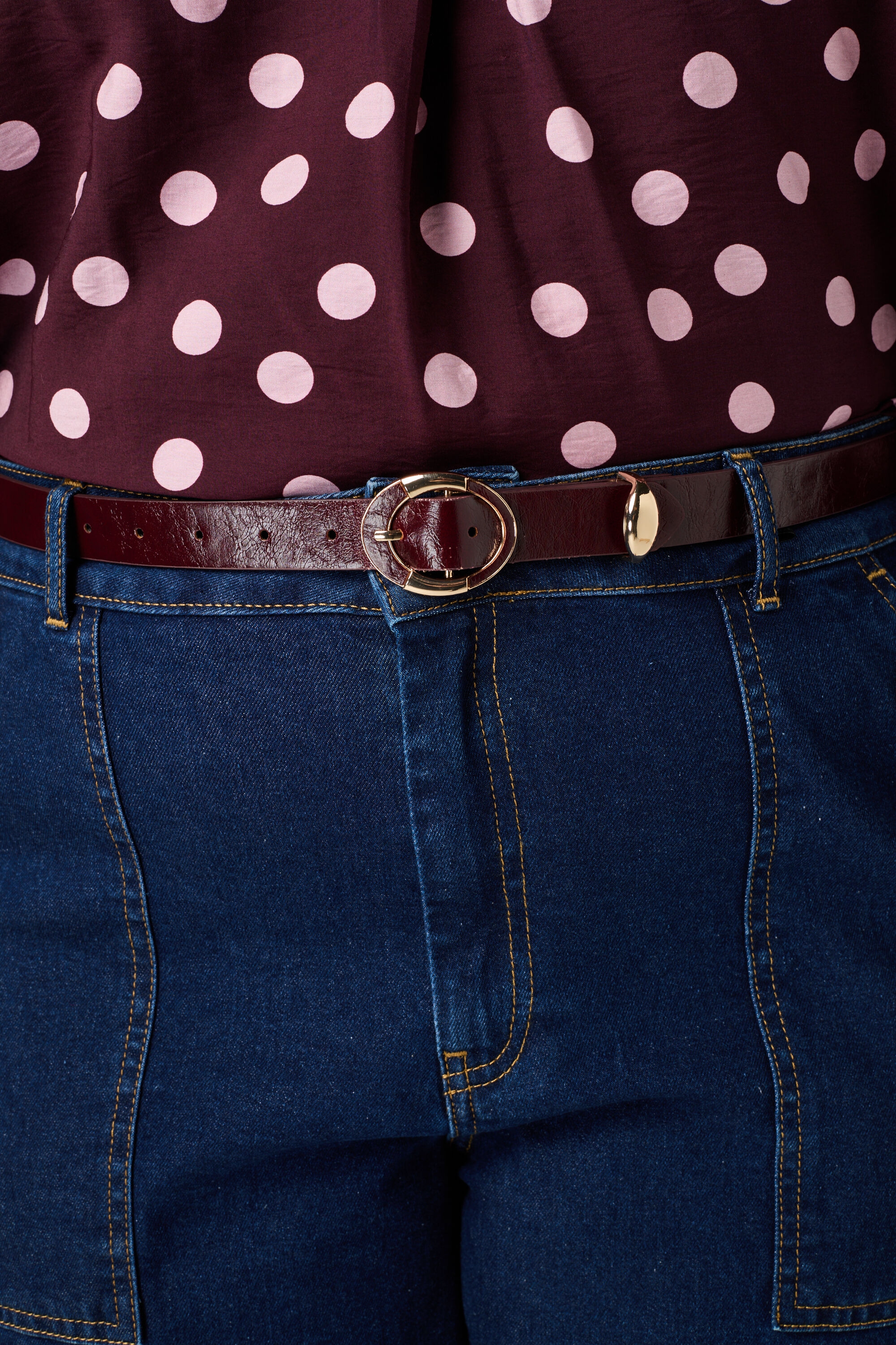 Ceinture en similicuir avec boucle dor&eacute;e