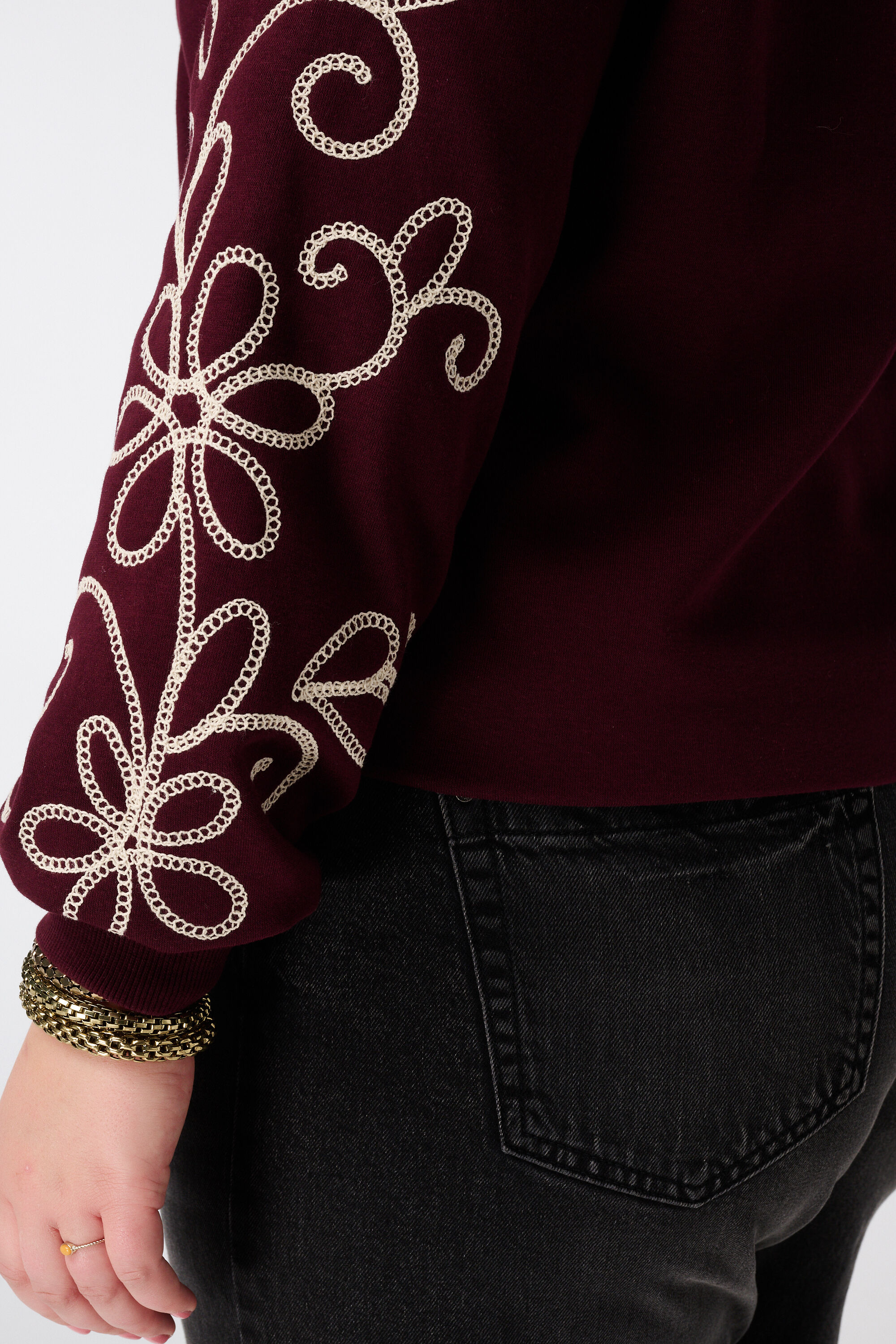 Pull avec d&eacute;tails brod&eacute;s image number 6