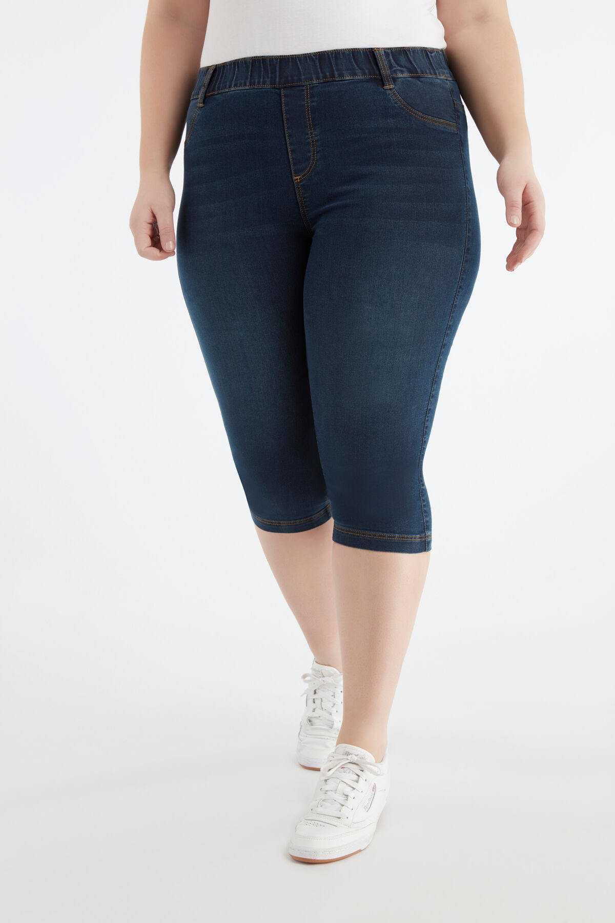 Tregging court POPPY image number 4