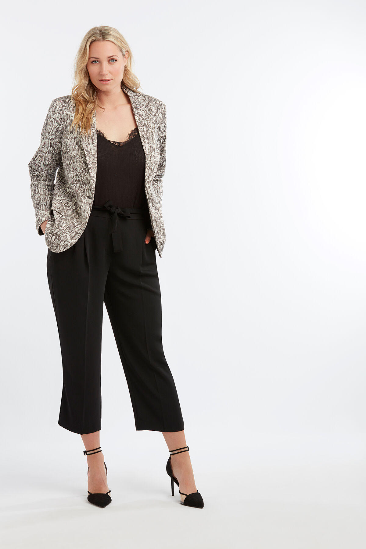 Pantalon coupe ample avec ceinture image number 3