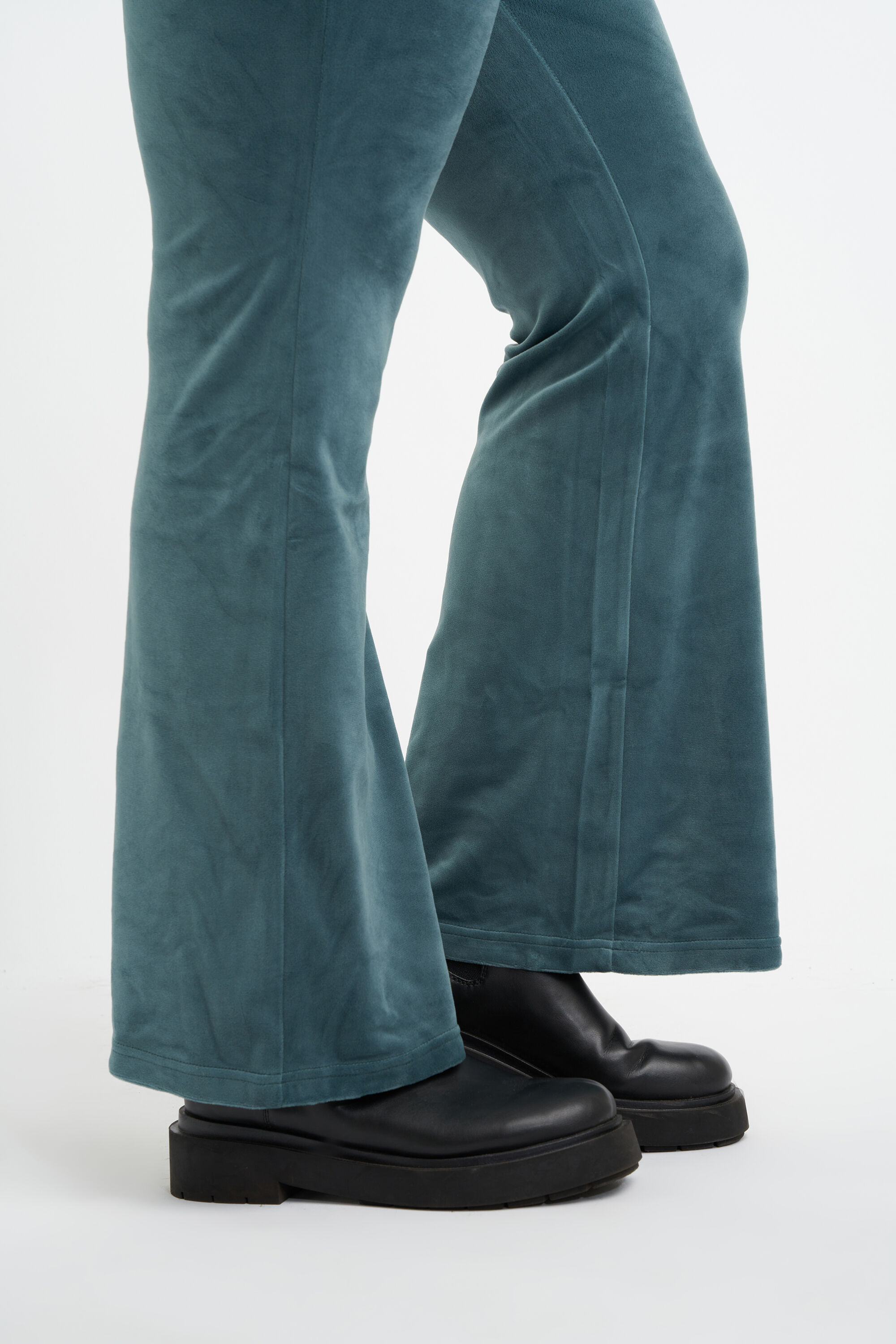 Legging &eacute;vas&eacute; en velours image number 5