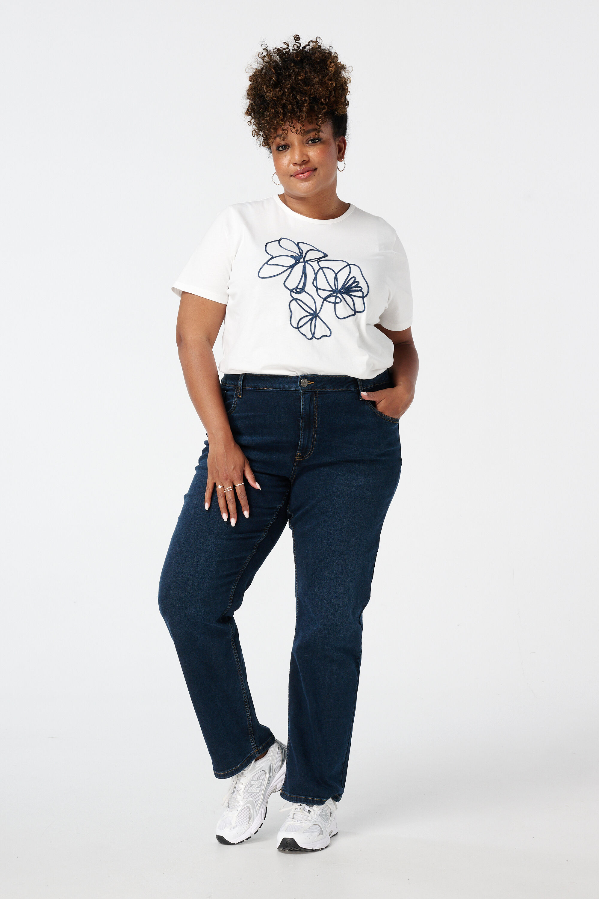 T-shirt avec broderie image number 5