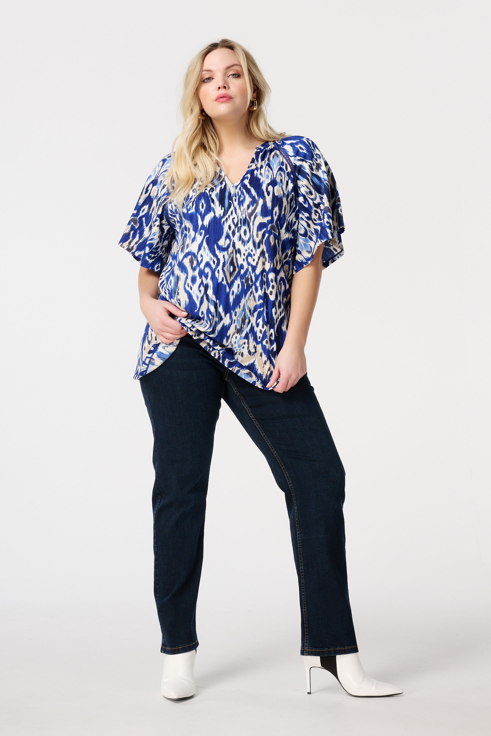 Haut &agrave; imprim&eacute; et d&eacute;tails brod&eacute;s image number 5