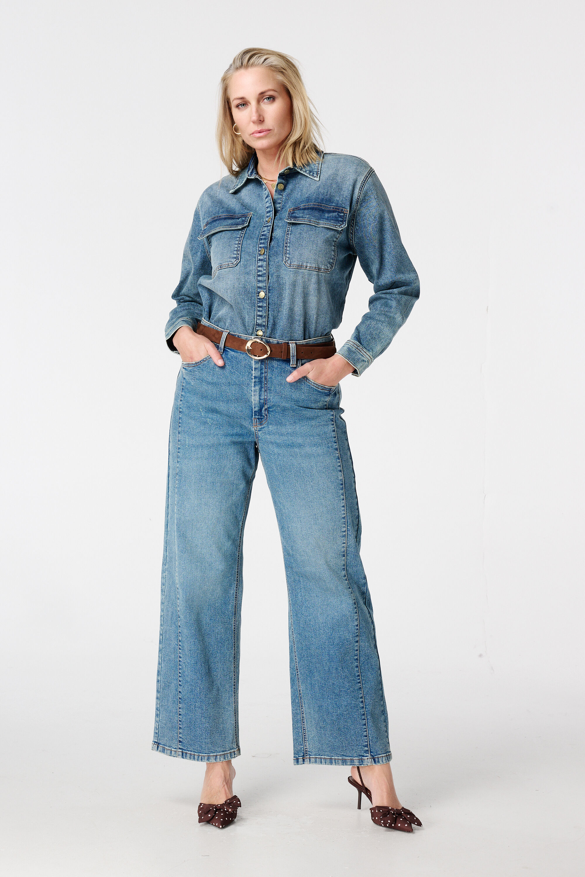 Chemise en denim avec fermeture boutonn&eacute;e image number 5