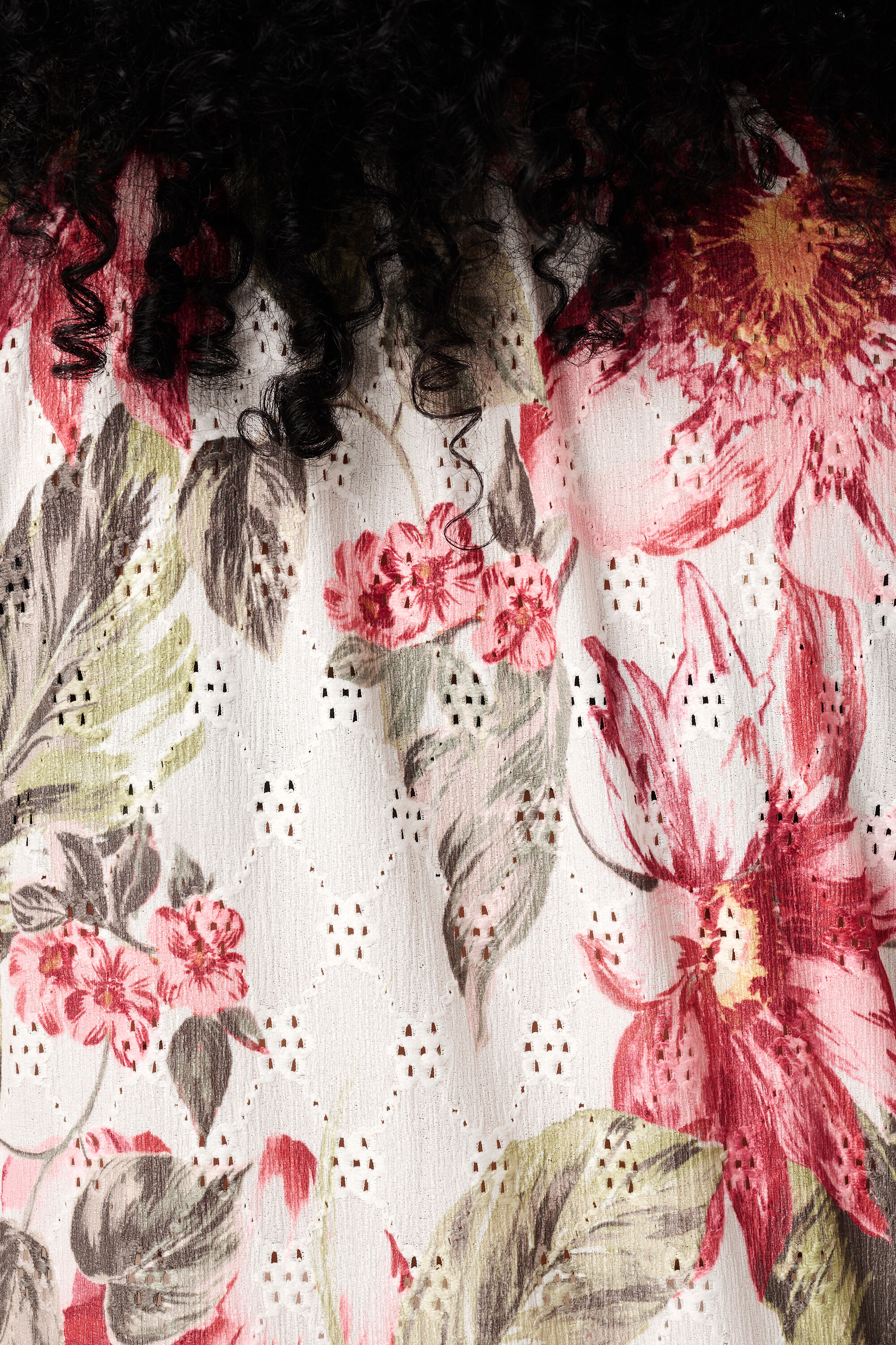 Top en dentelle avec imprim&eacute; image number 6