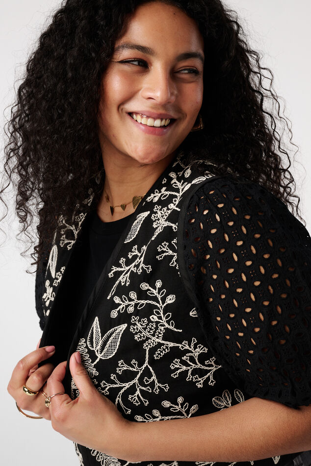 Gilet brodé image number 4