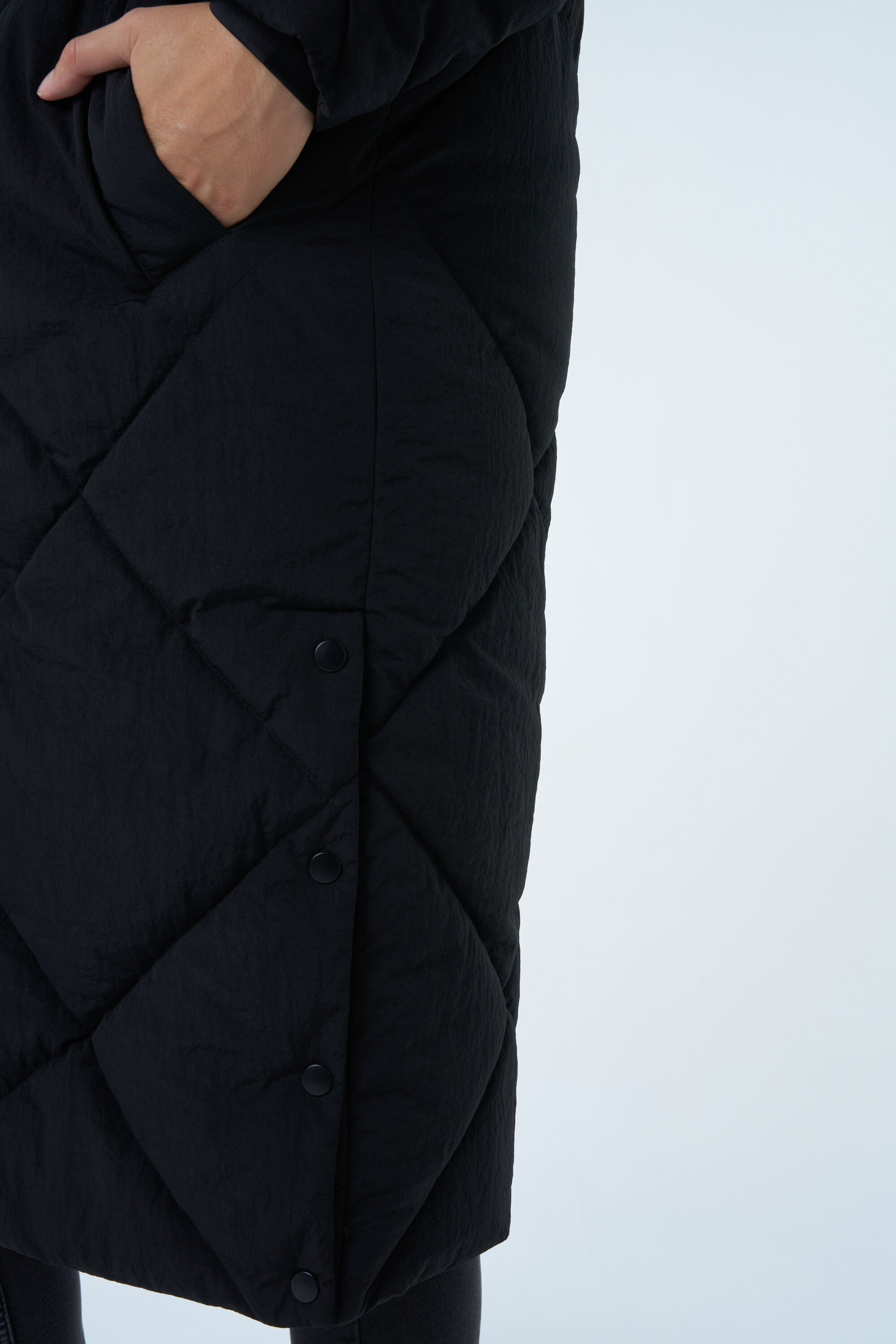 Veste longue matelass&eacute;e &agrave; capuche image number 5