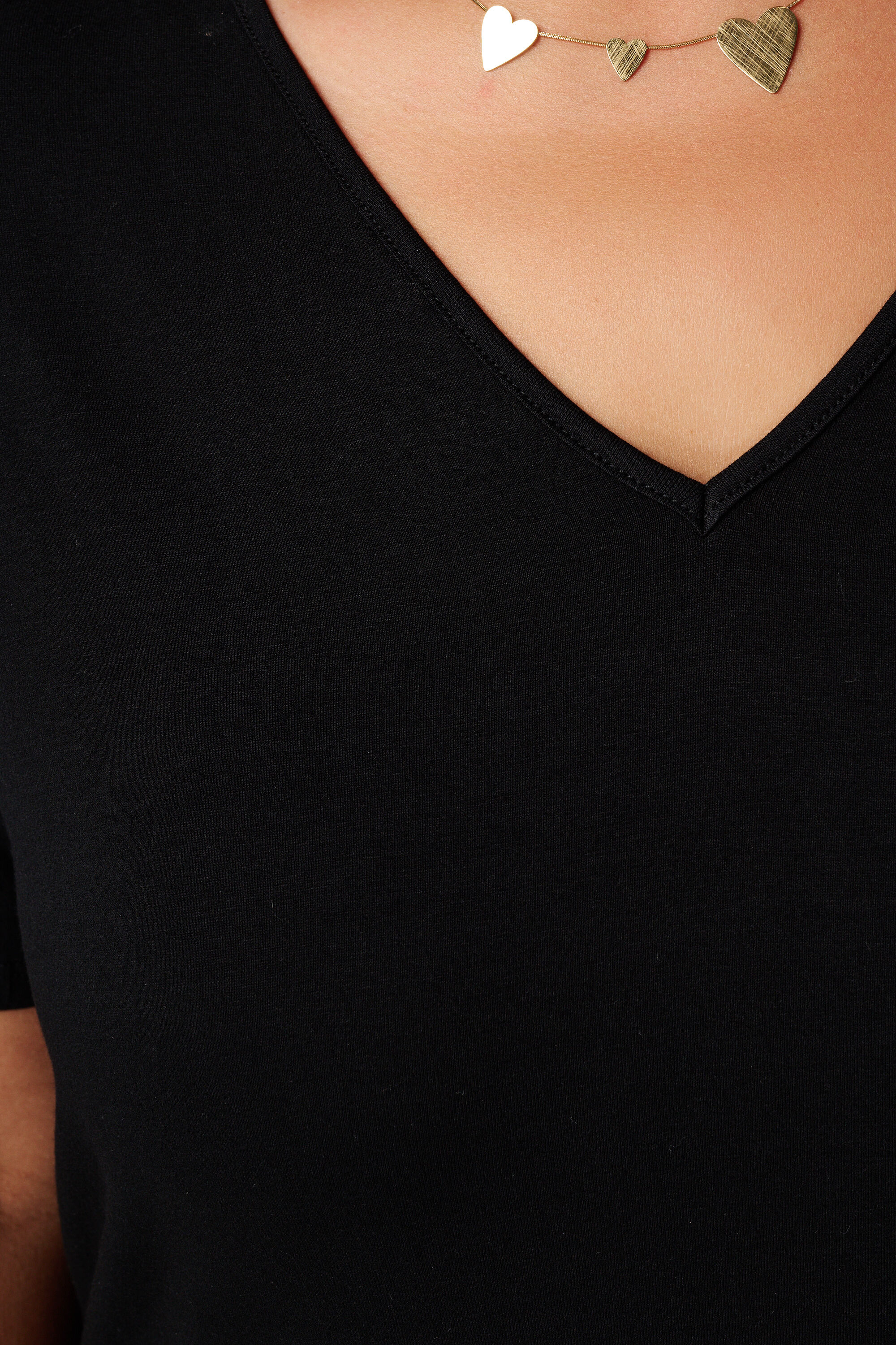 T-shirt &agrave; col en V image number 6