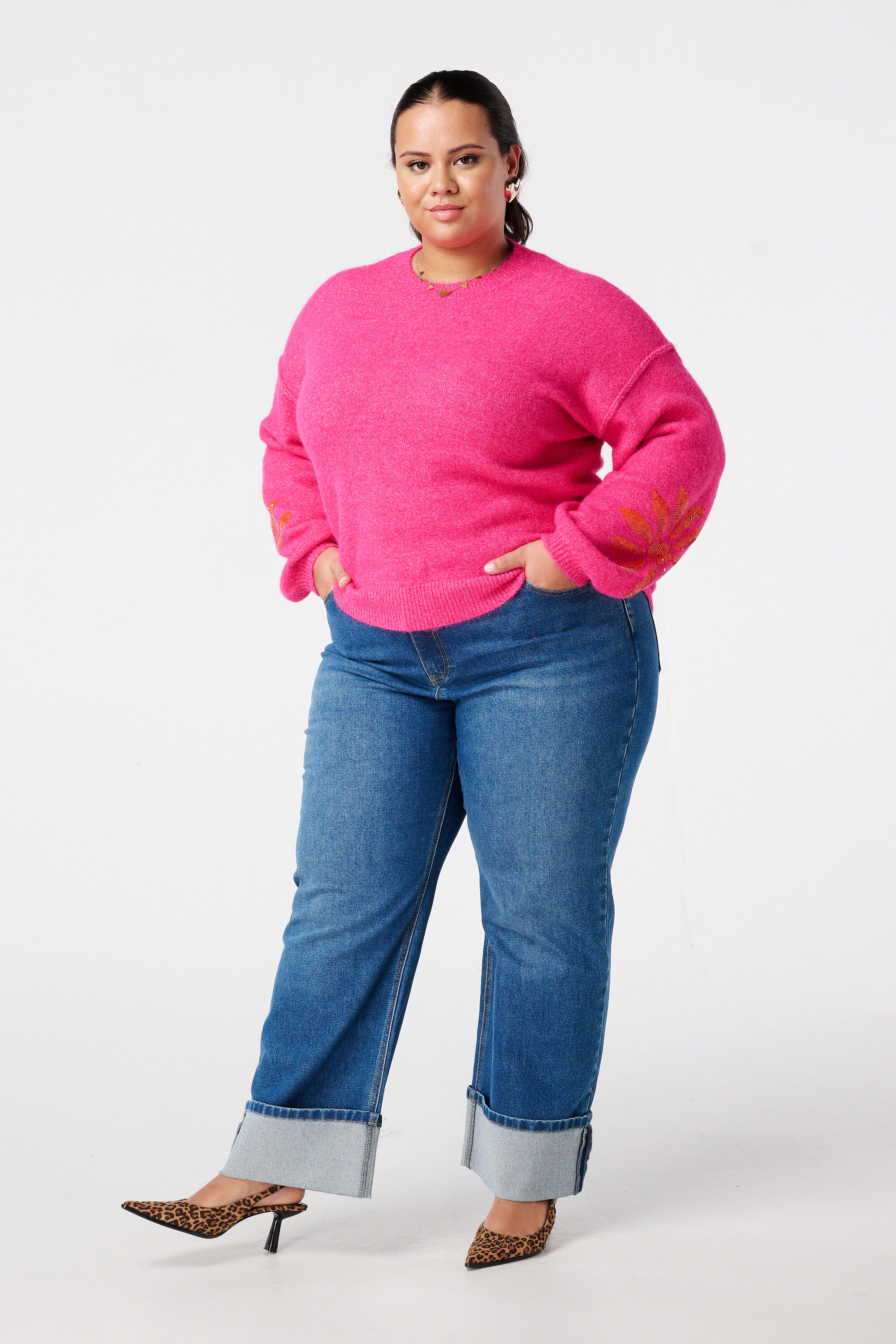 Pull tricot&eacute; avec paillettes sur les manches image number 5