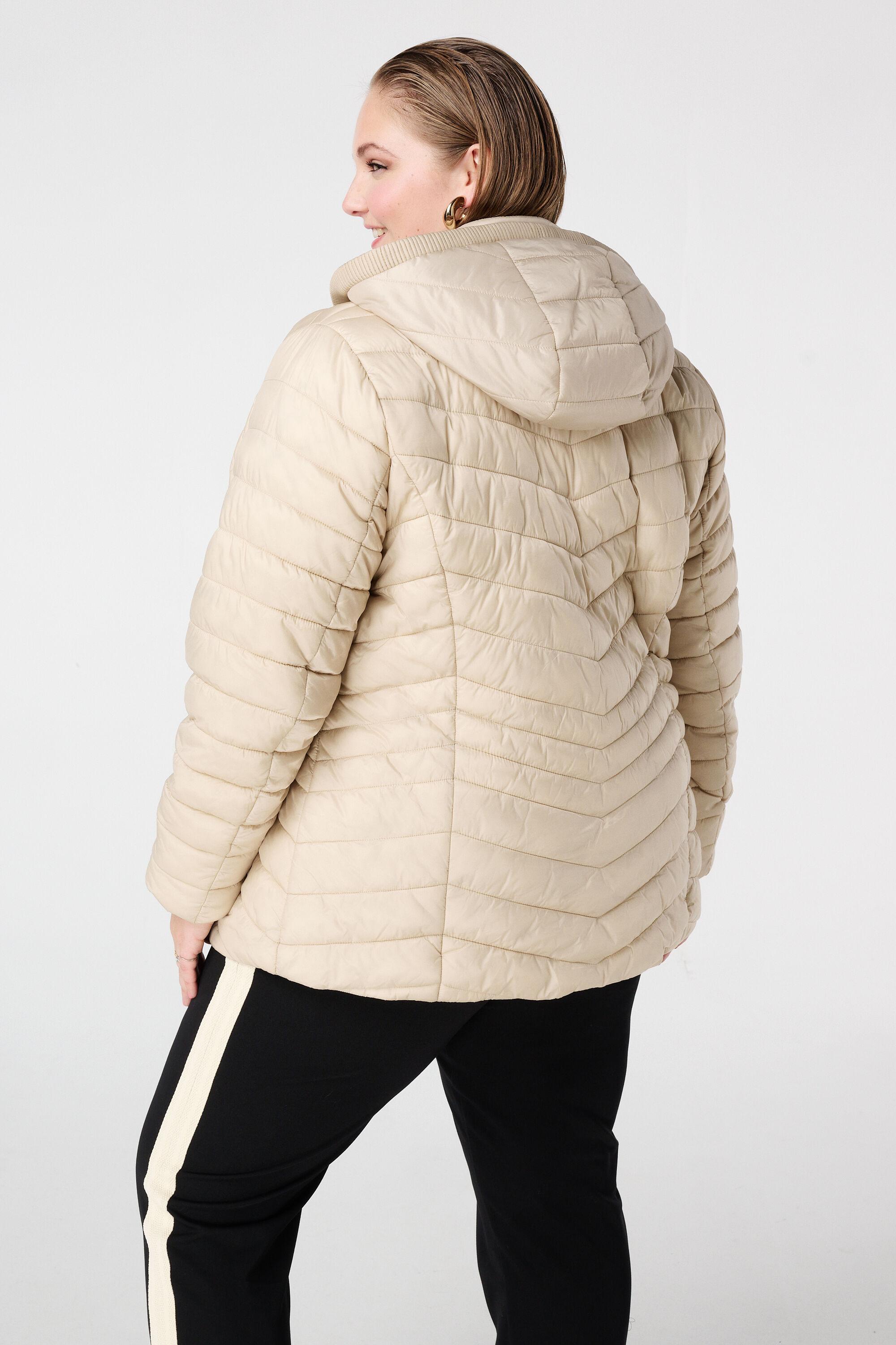 Veste l&eacute;g&egrave;rement matelass&eacute;e image number 3