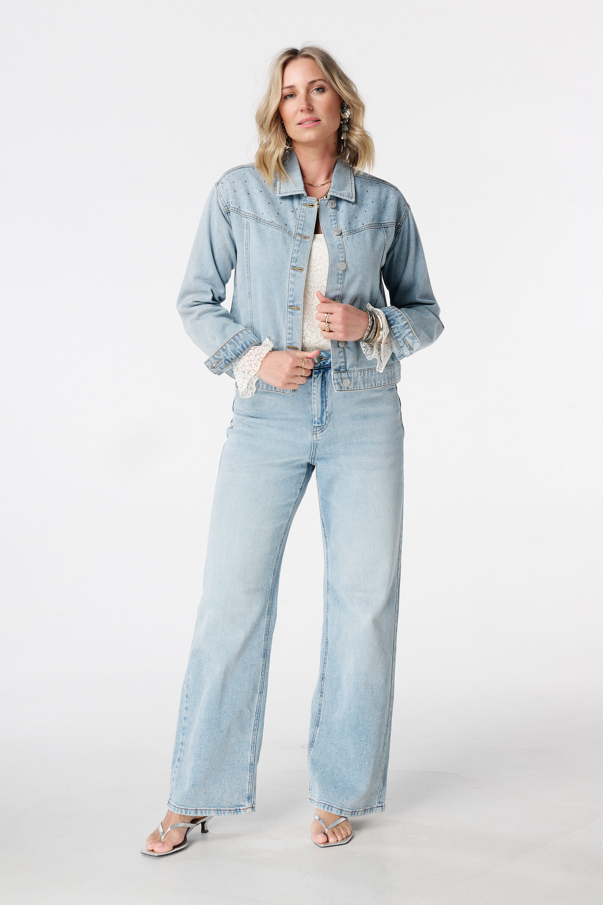 Veste en jean avec clous image number 5