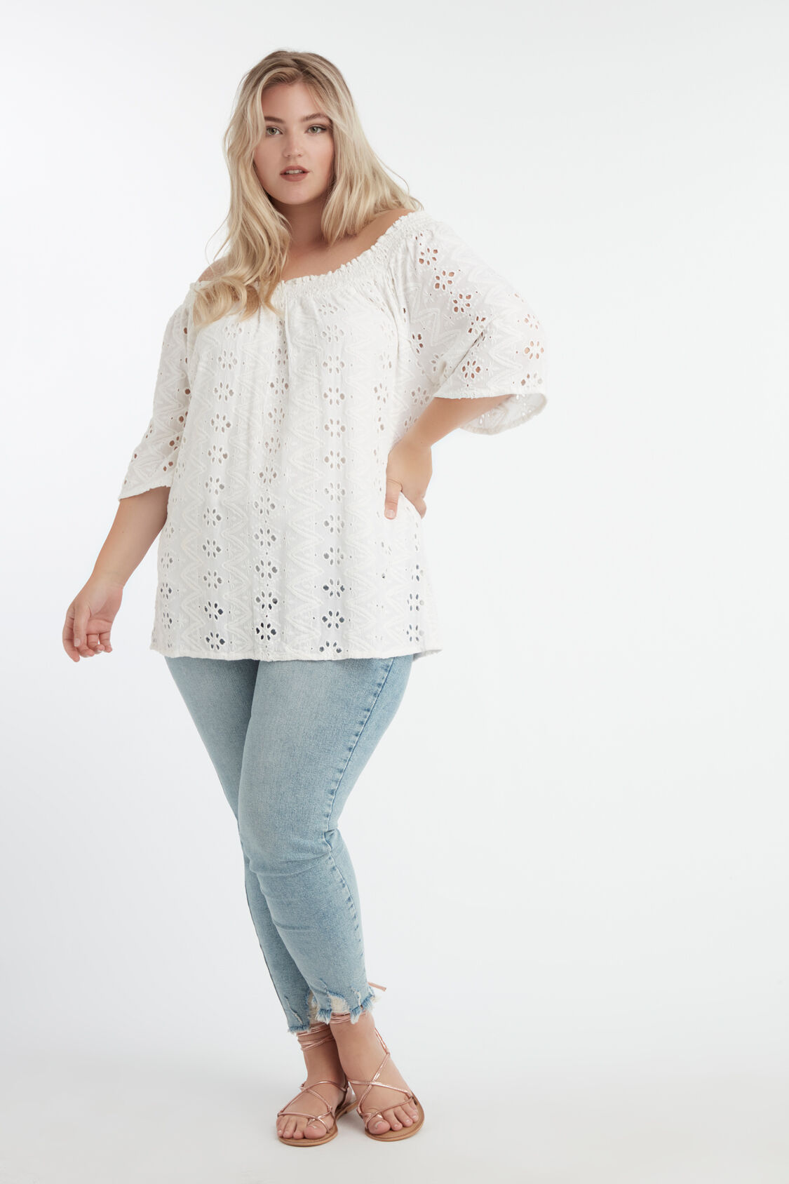 Haut ajour&eacute; &agrave; &eacute;paules d&eacute;nud&eacute;es image number 5