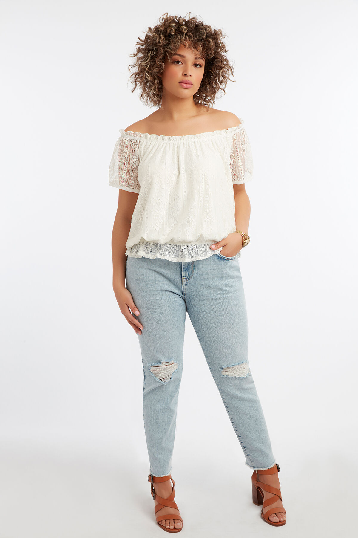 Haut en dentelle &agrave; &eacute;paules d&eacute;nud&eacute;es image number 7