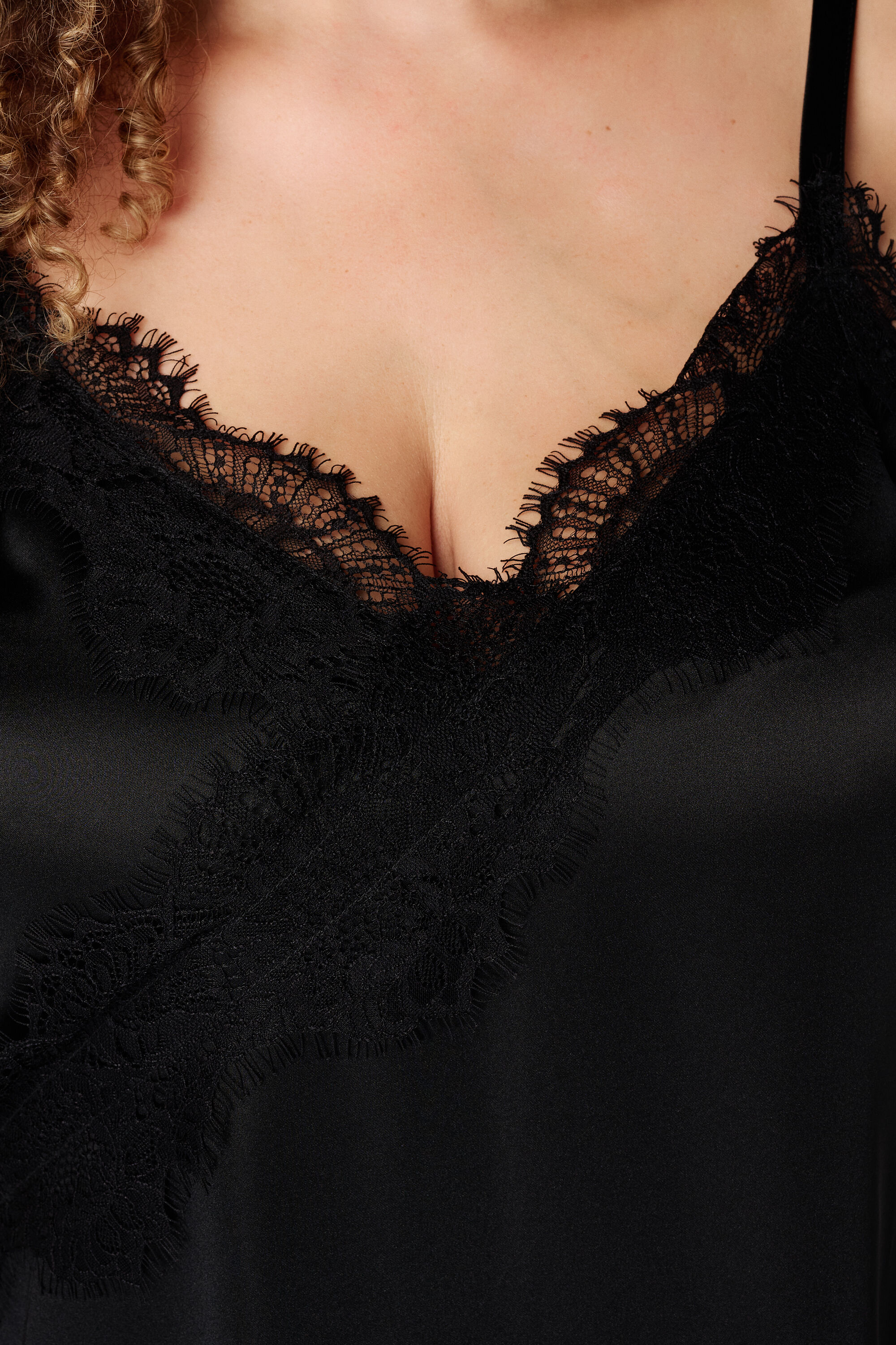 Top asym&eacute;trique avec dentelle image number 6