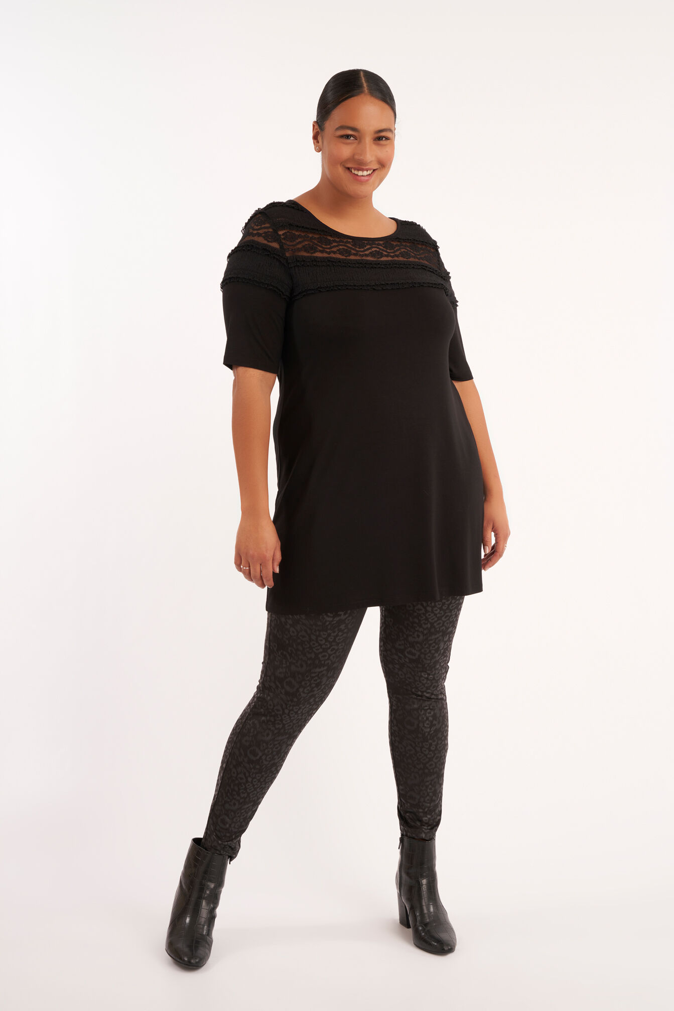 Haut trap&egrave;ze en dentelle  image number 5